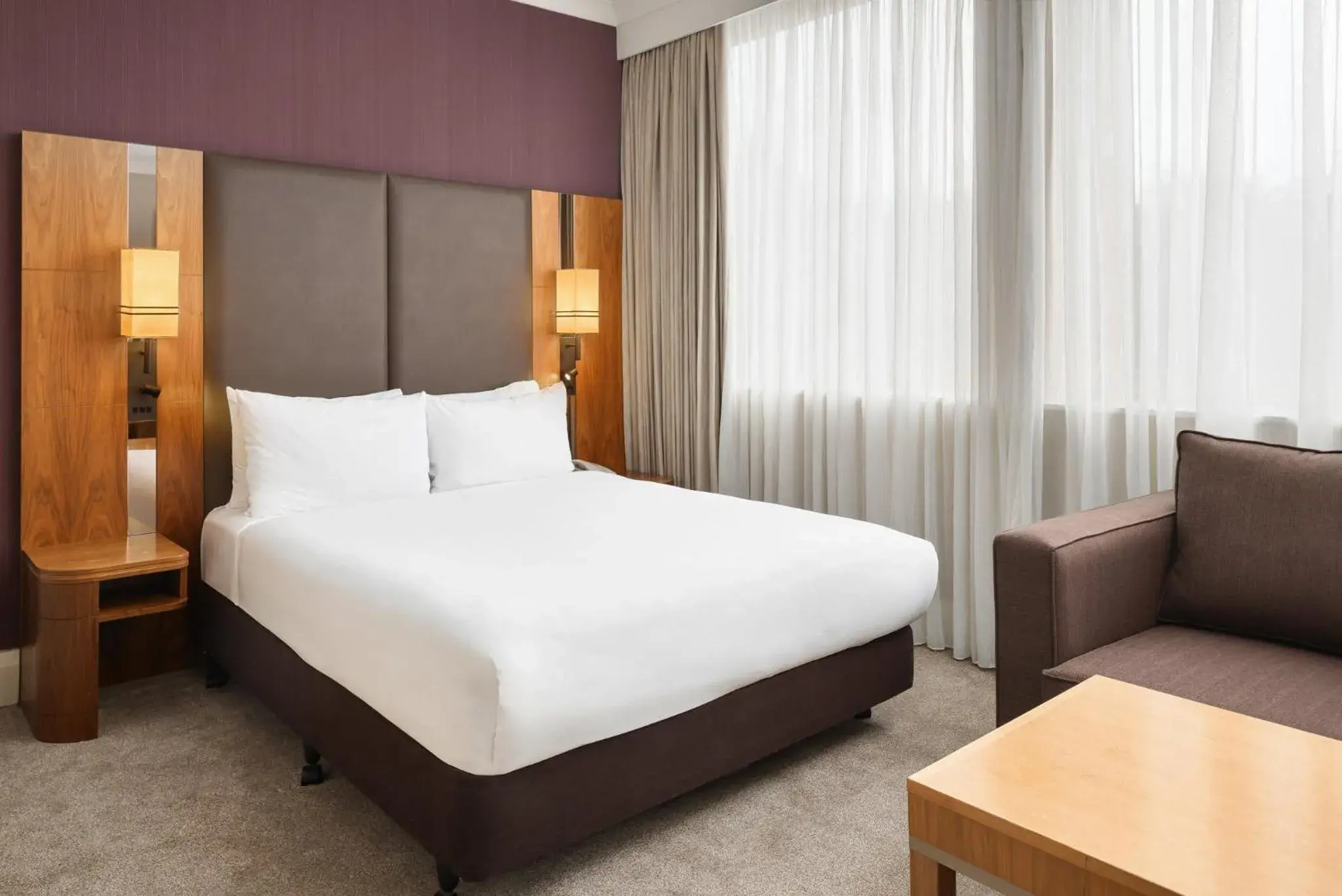 Premium Queen Room with sofa bed in Crowne Plaza London Ealing by IHG Premium Queen Room with sofa bed in Crowne Plaza London Ealing by IHG