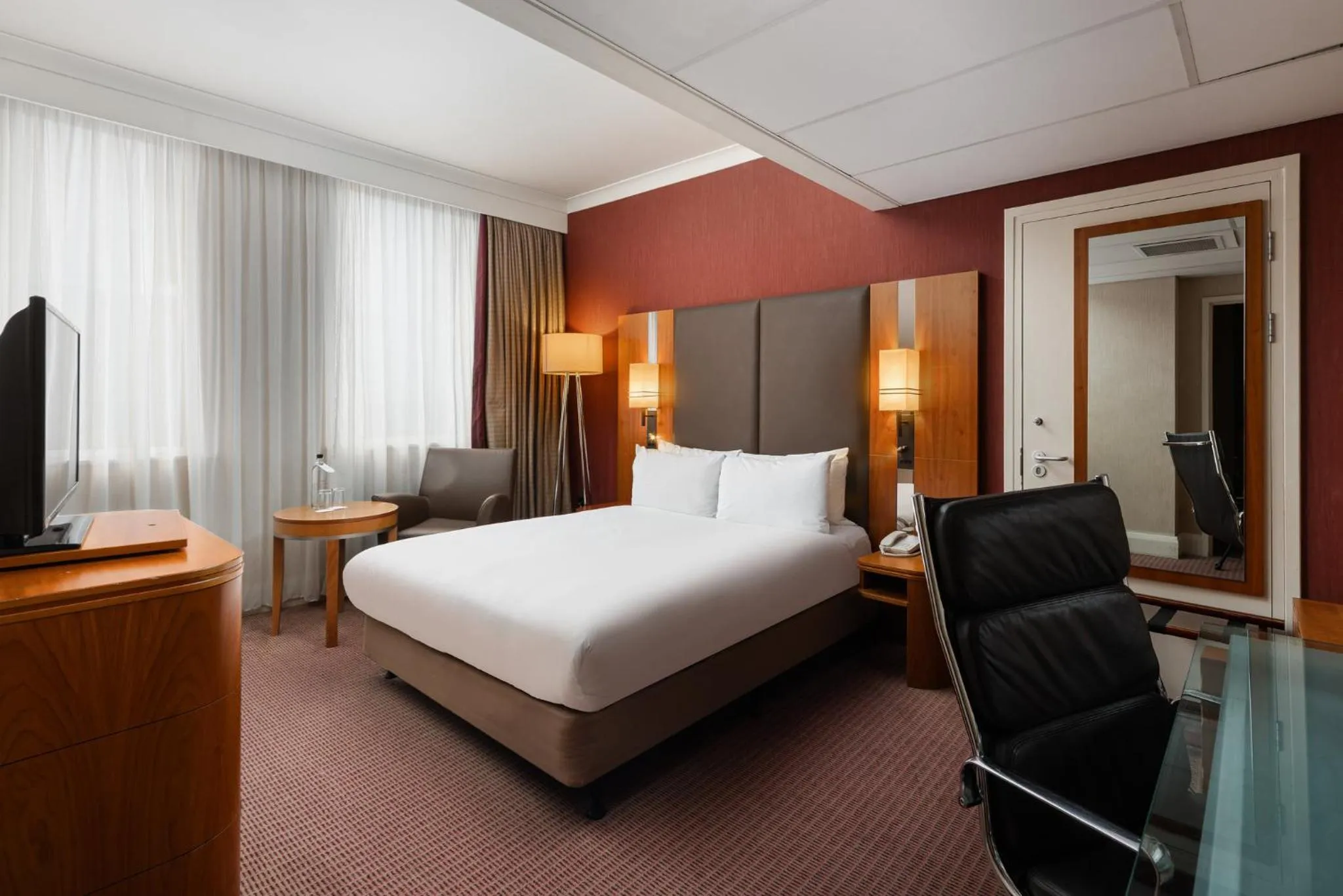 Photo of the whole room, Bed in Crowne Plaza London Ealing by IHG