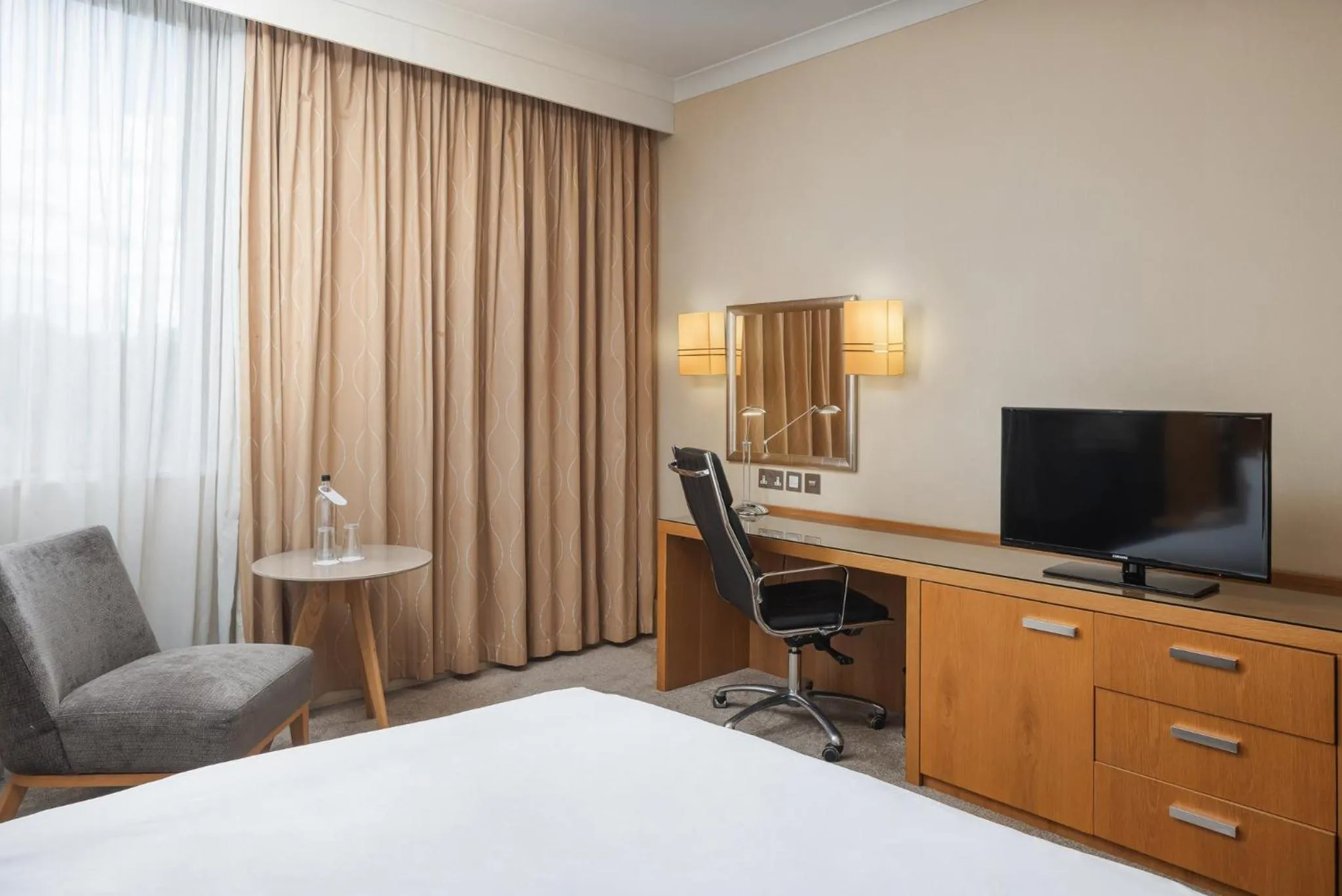 Photo of the whole room, Bed in Crowne Plaza London Ealing by IHG