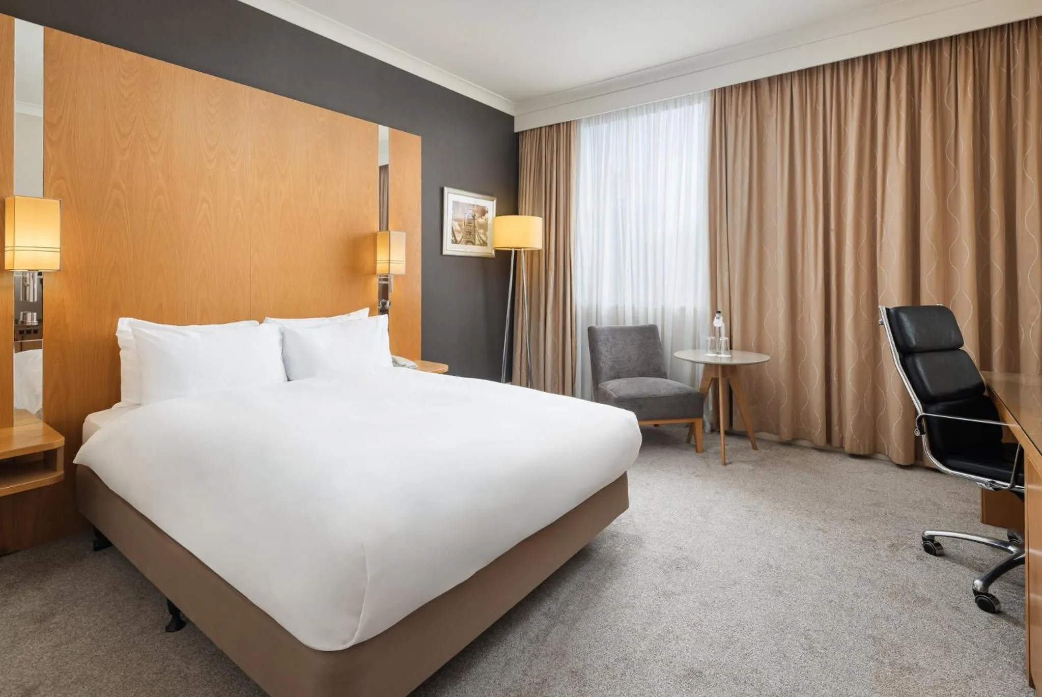 Photo of the whole room, Bed in Crowne Plaza London Ealing by IHG