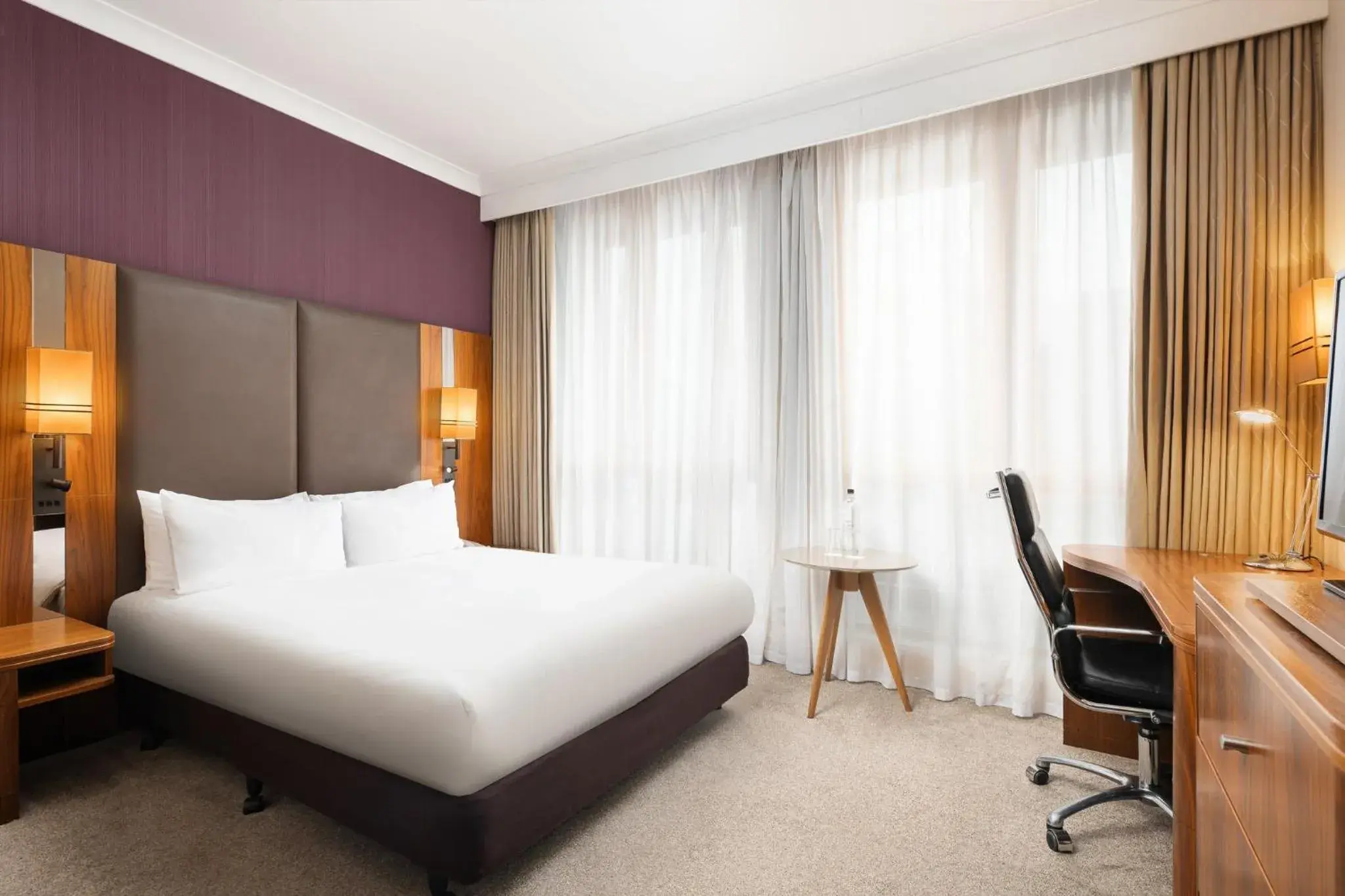 Premium Queen Room in Crowne Plaza London Ealing by IHG Premium Queen Room in Crowne Plaza London Ealing by IHG
