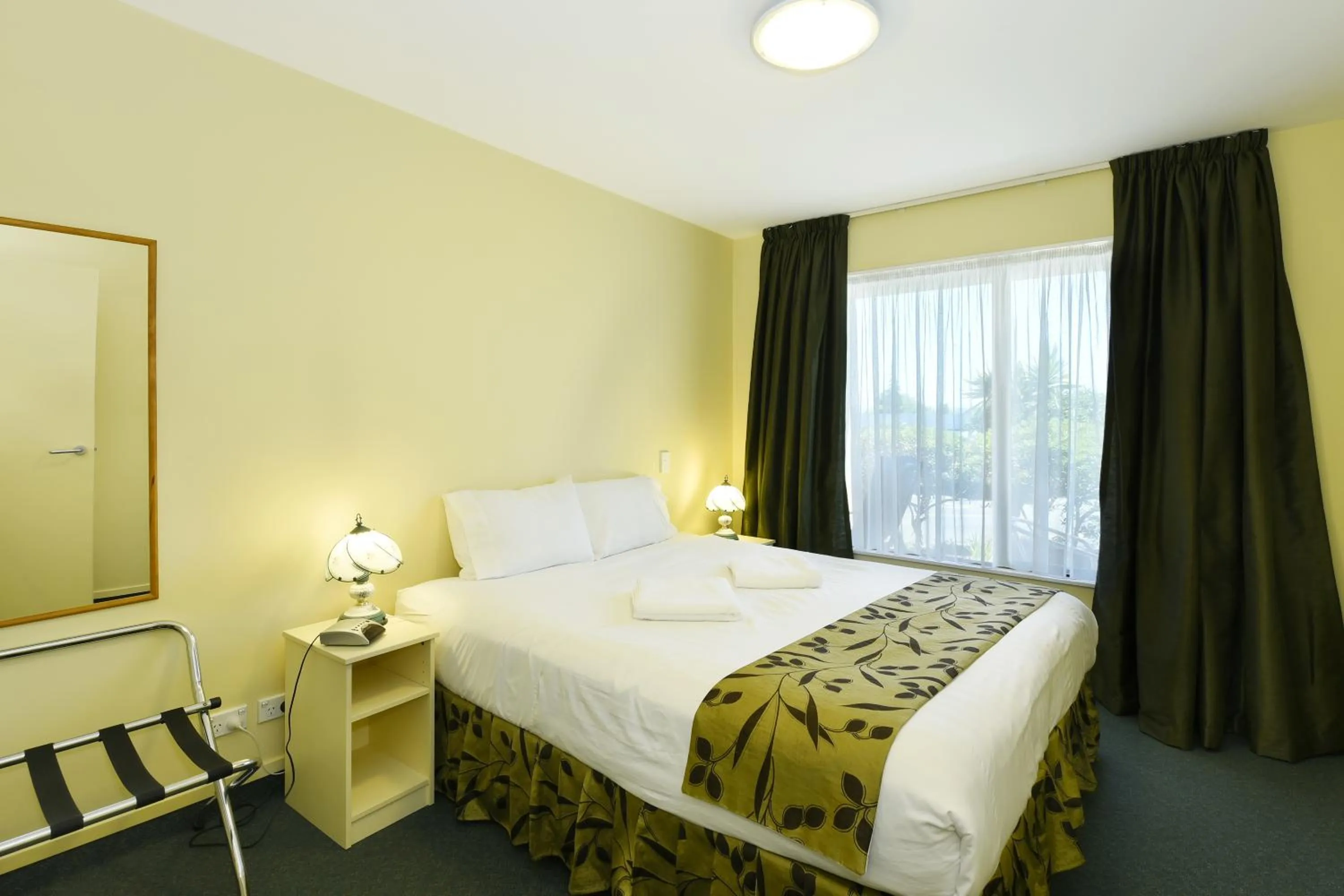 Bedroom, Bed in Abelia Motor Lodge