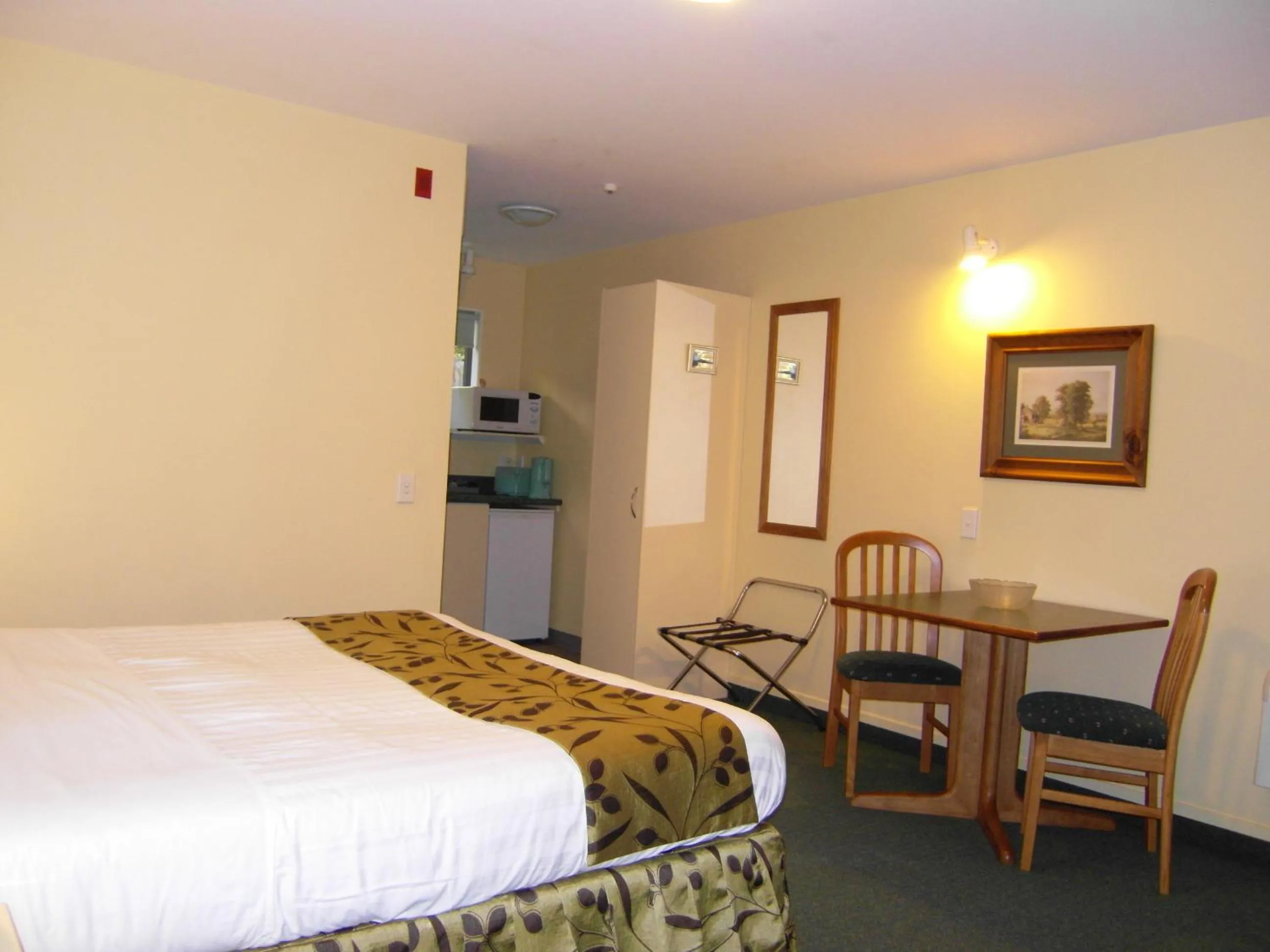 Photo of the whole room, Bed in Abelia Motor Lodge