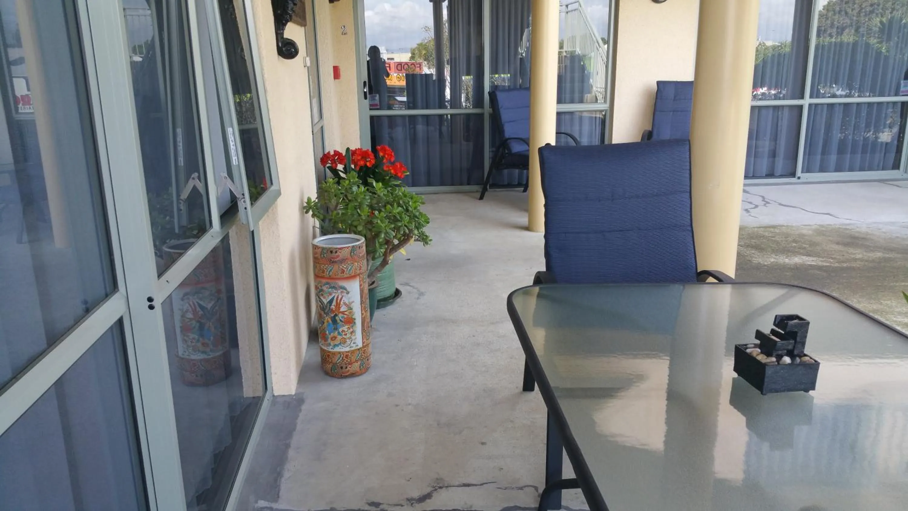 Patio in Abelia Motor Lodge