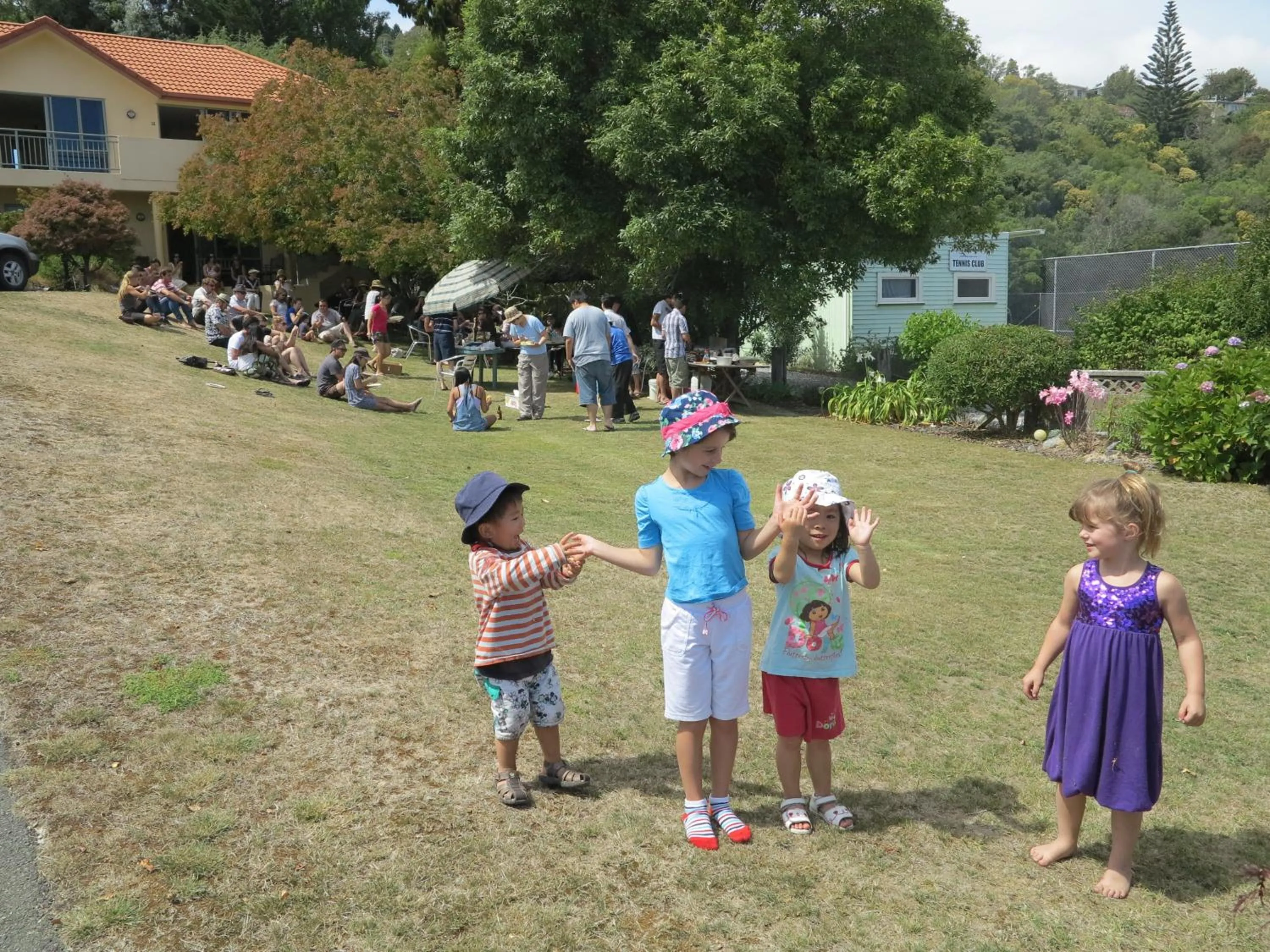 young children in Abelia Motor Lodge
