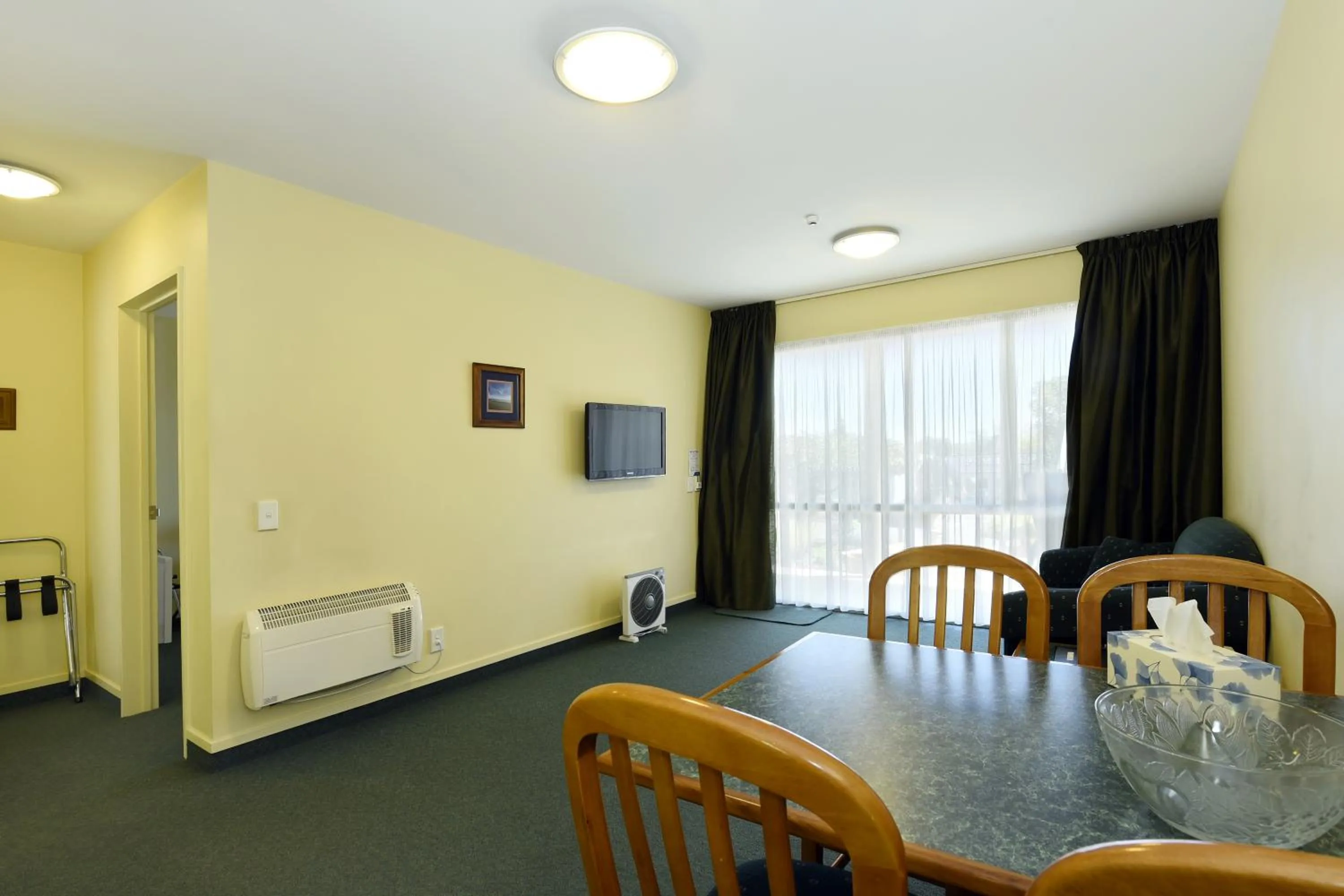 TV and multimedia in Abelia Motor Lodge