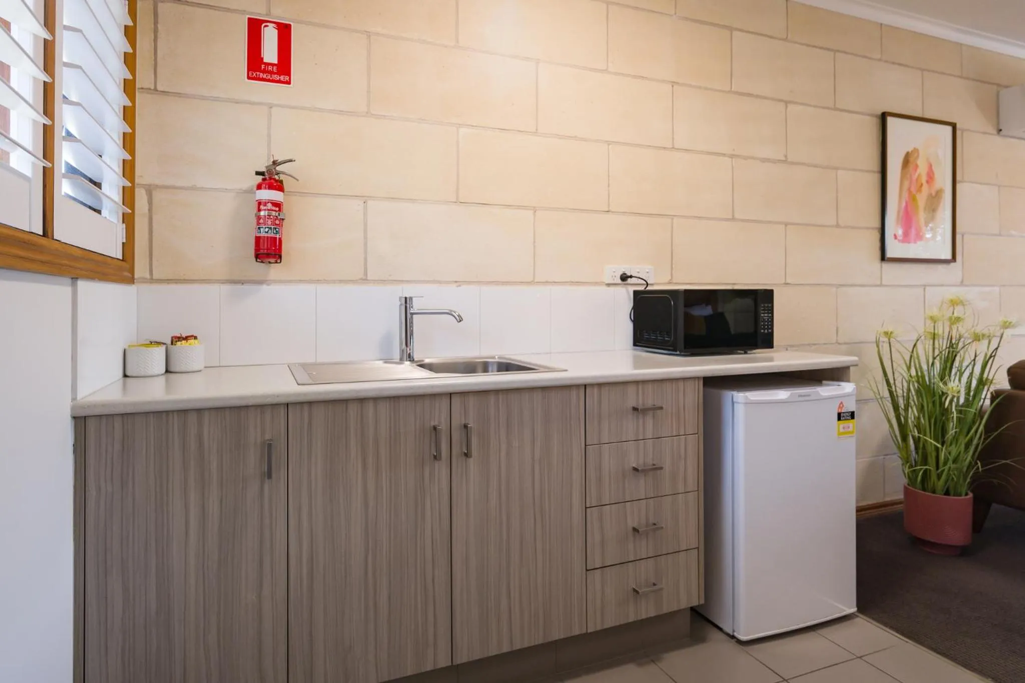 Kitchen or kitchenette in Loch Ard Motor Inn