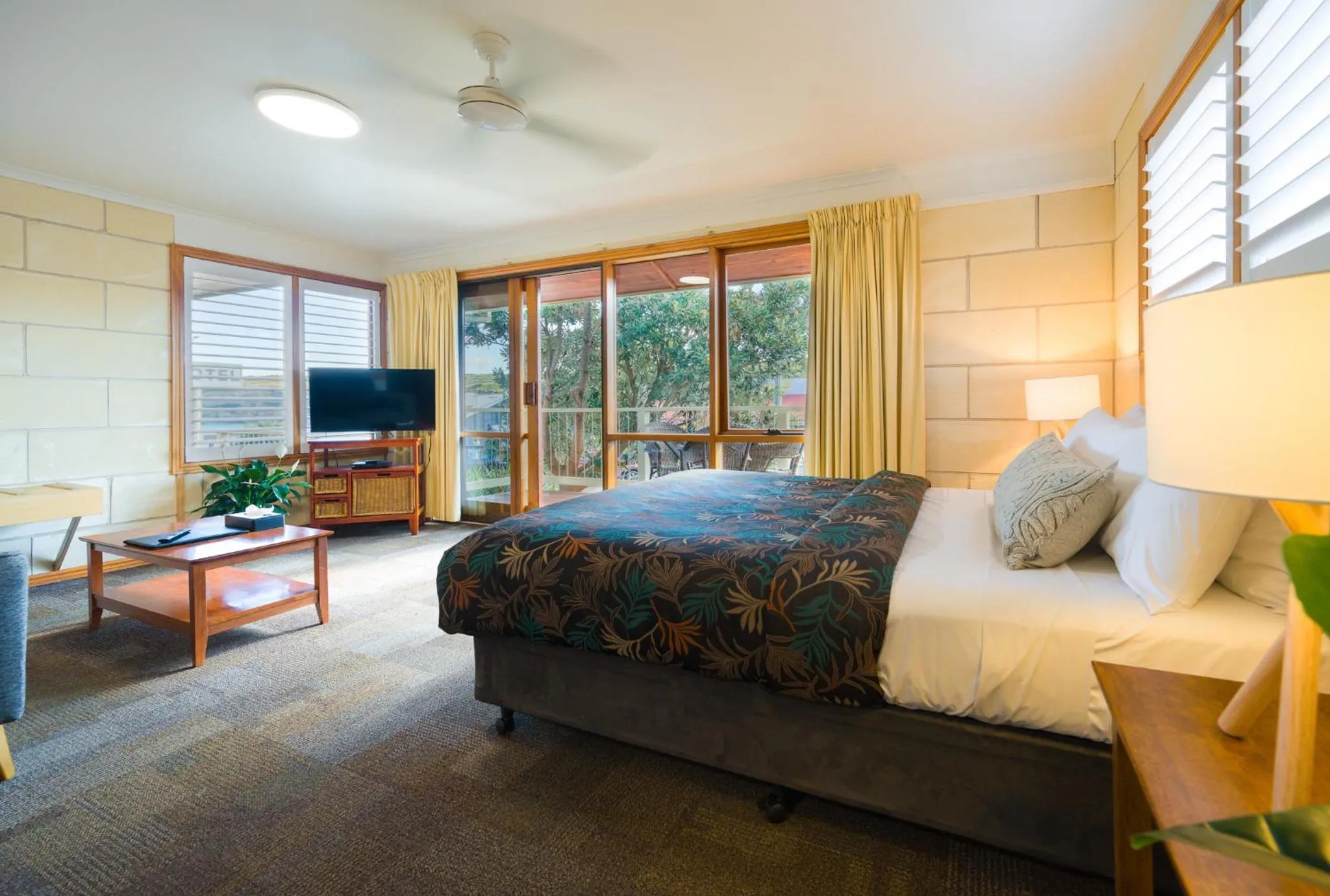 Bed in Loch Ard Motor Inn