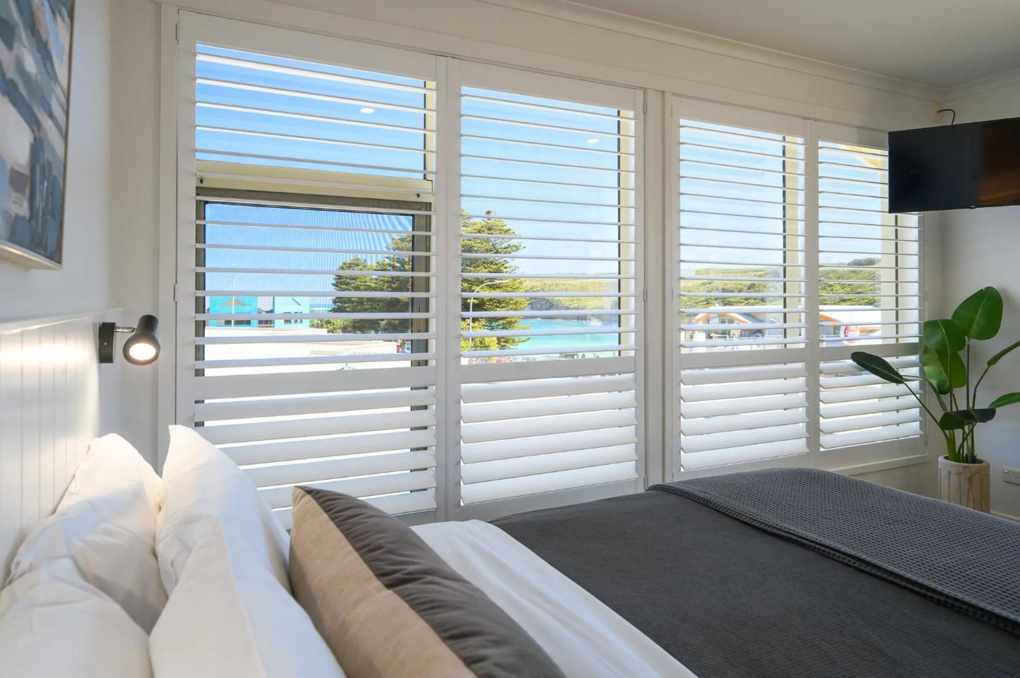 Bed in Loch Ard Motor Inn