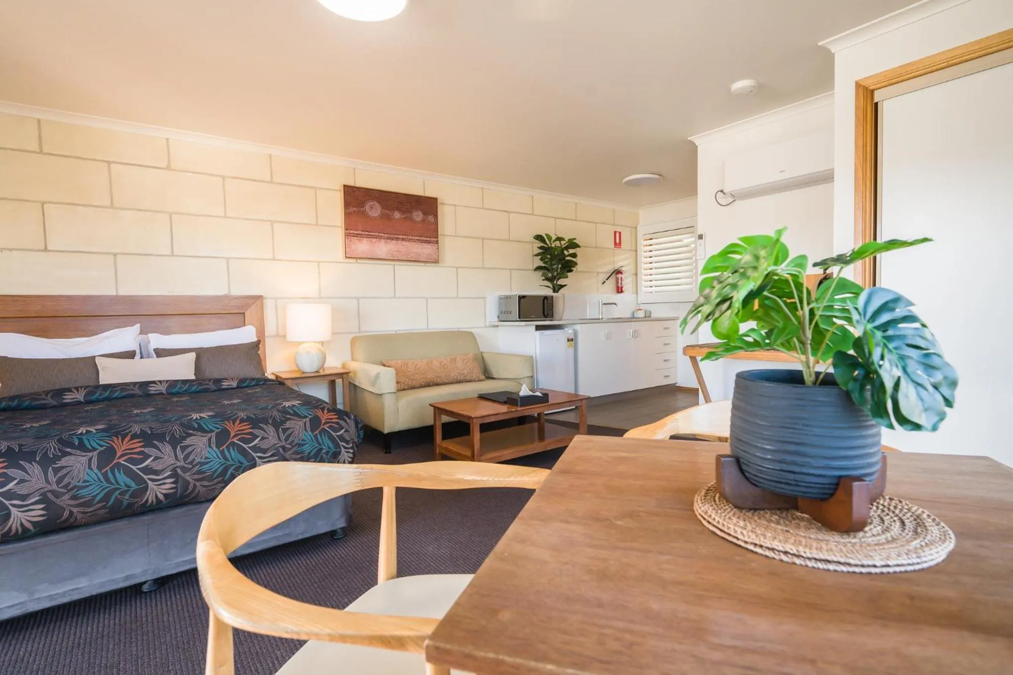 Photo of the whole room in Loch Ard Motor Inn