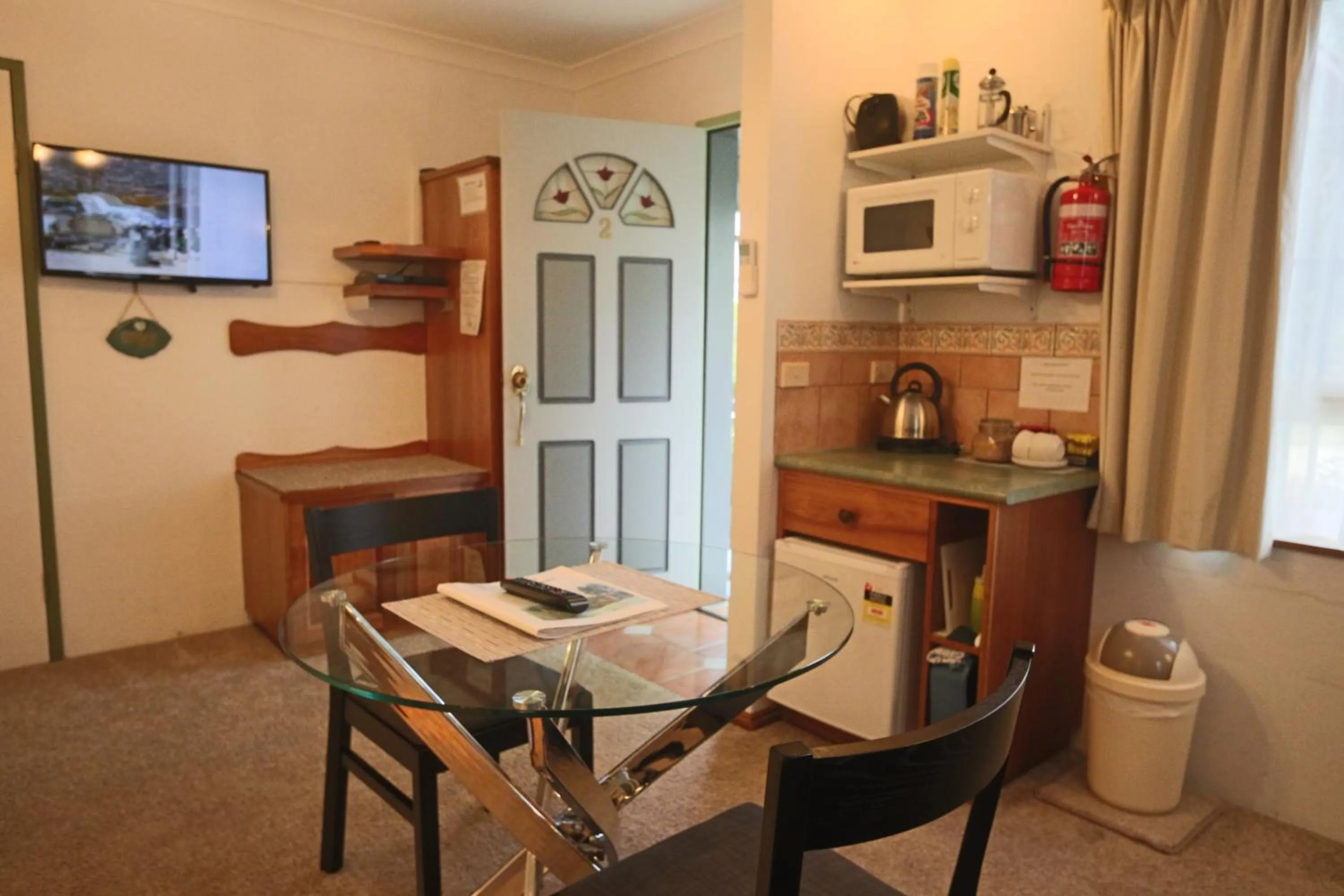 Dining area in Swansea Cottages & Lodge Suites