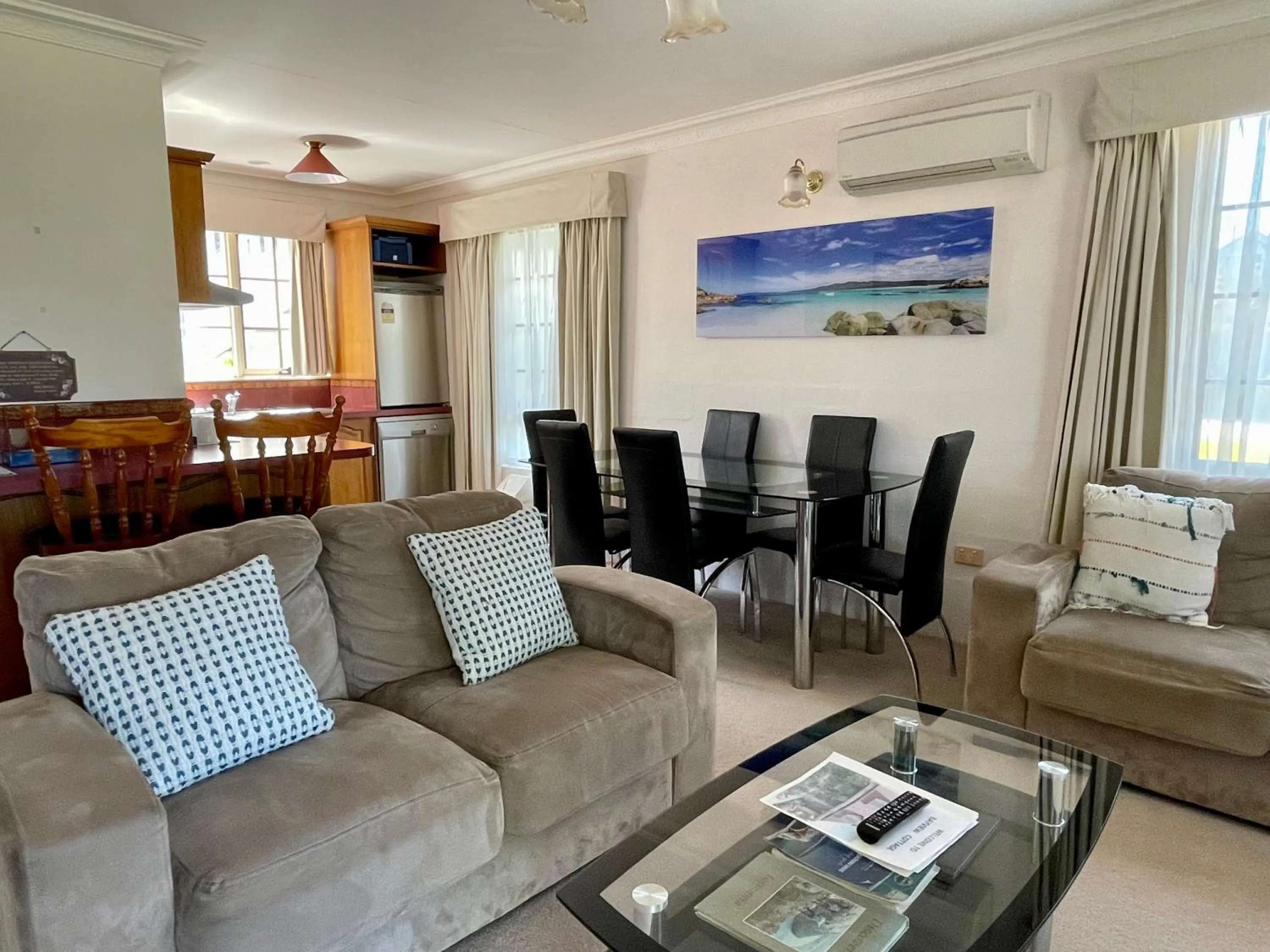 Living room in Swansea Cottages & Lodge Suites