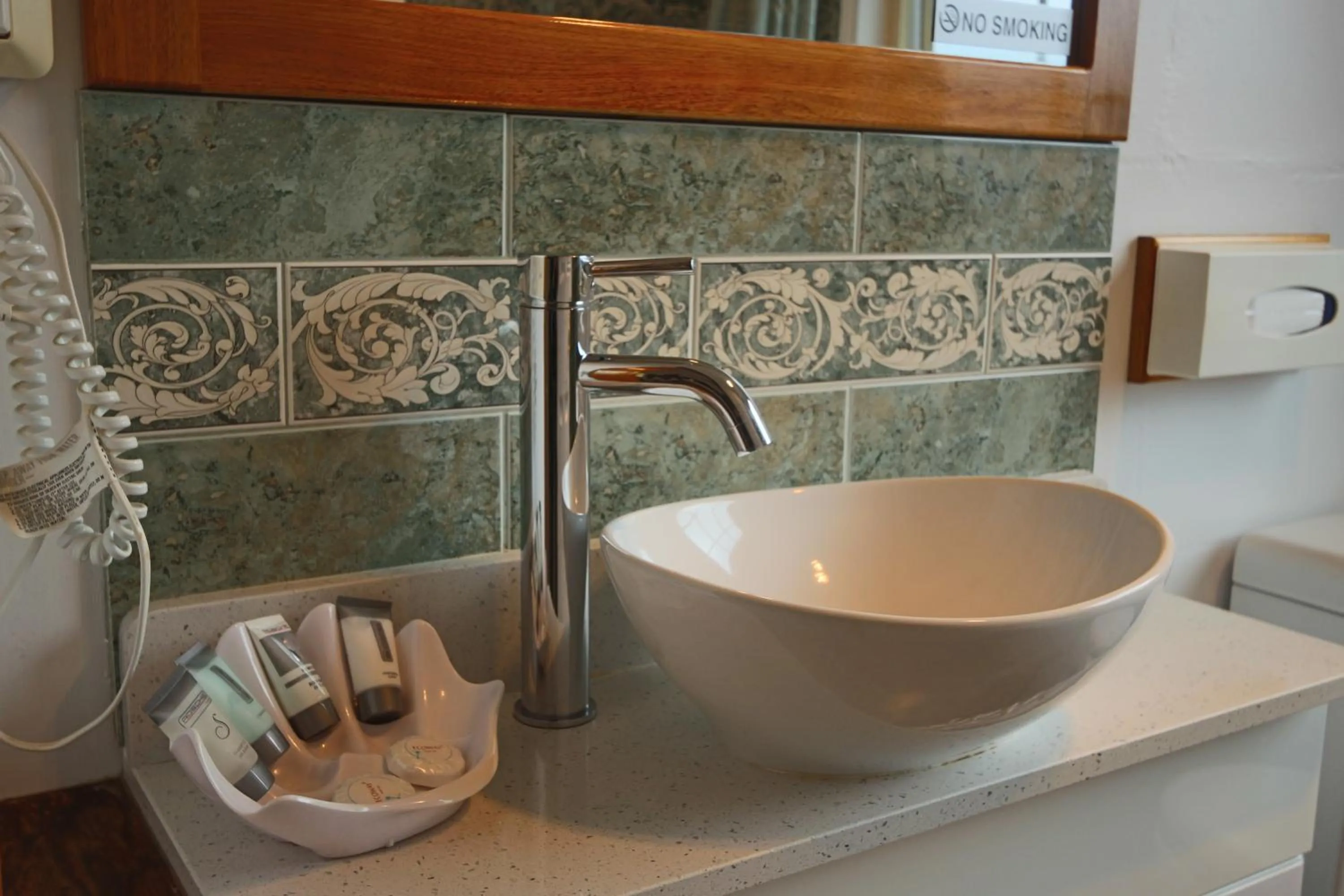Bathroom in Swansea Cottages & Lodge Suites