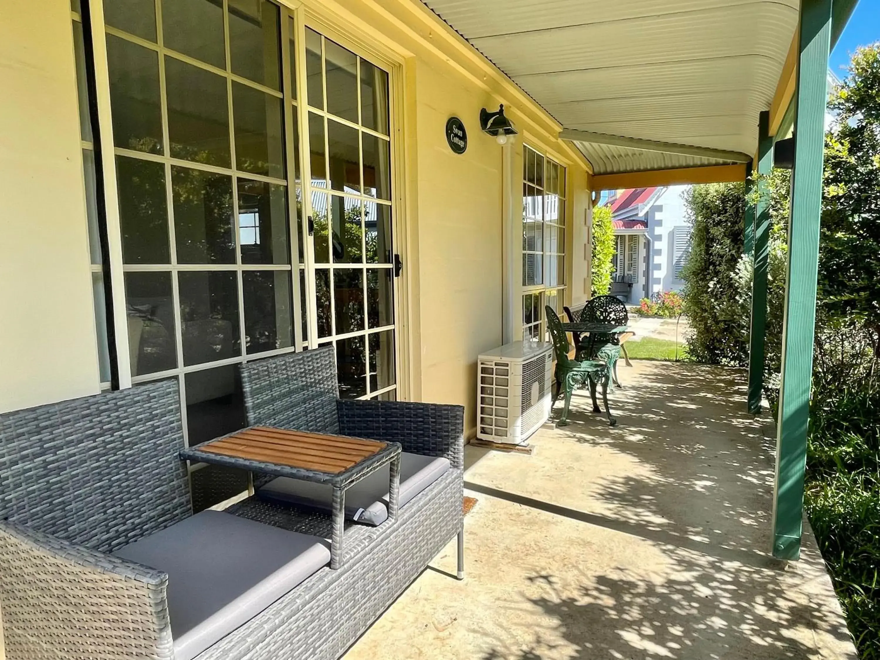 Two-Bedroom Cottage - Swan in Swansea Cottages & Lodge Suites Two-Bedroom Cottage - Swan in Swansea Cottages & Lodge Suites