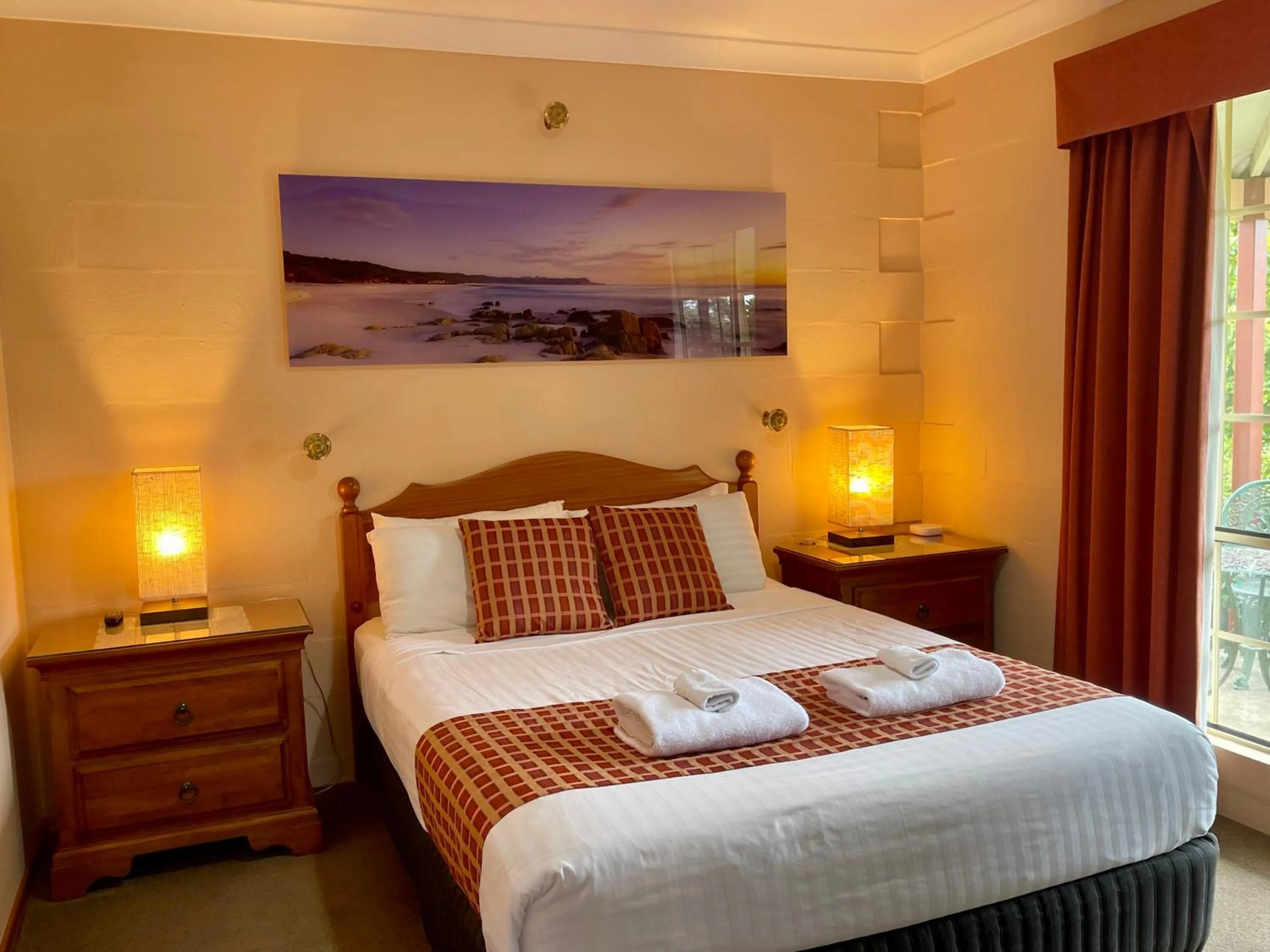 Bed in Swansea Cottages & Lodge Suites
