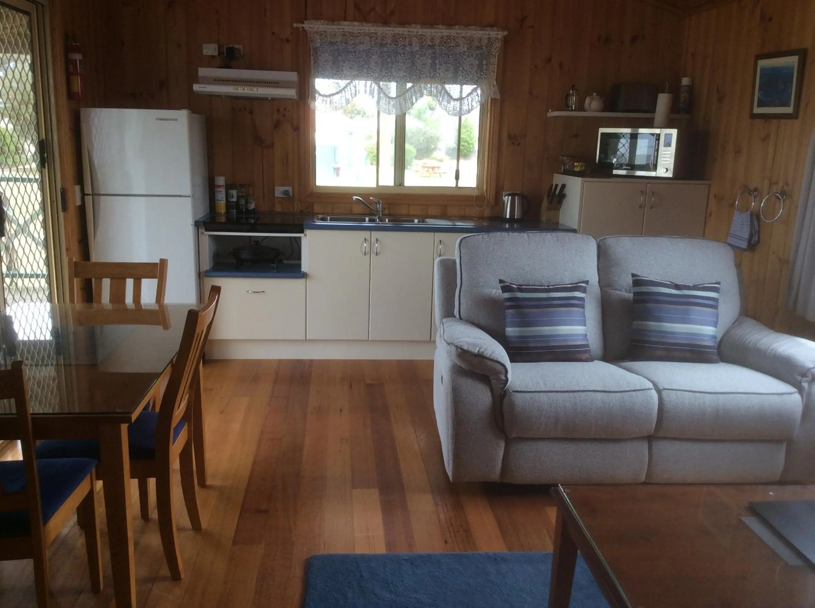 Kitchen or kitchenette in Swansea Cottages & Lodge Suites