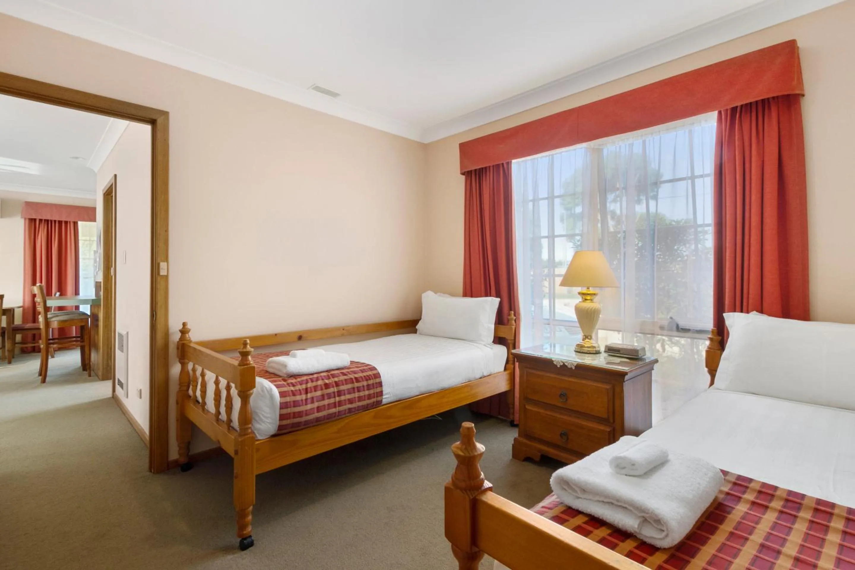 Bed in Swansea Cottages & Lodge Suites