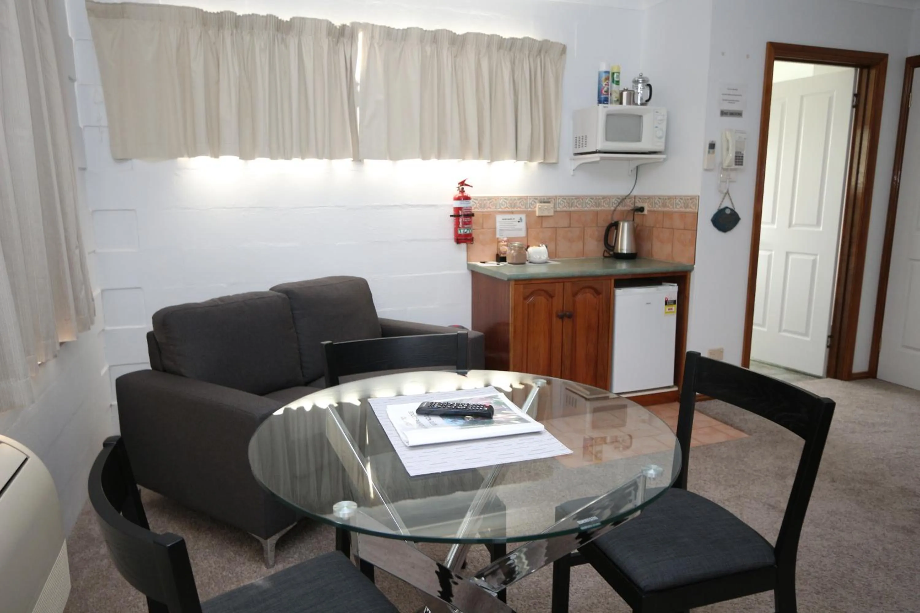 Seating area in Swansea Cottages & Lodge Suites