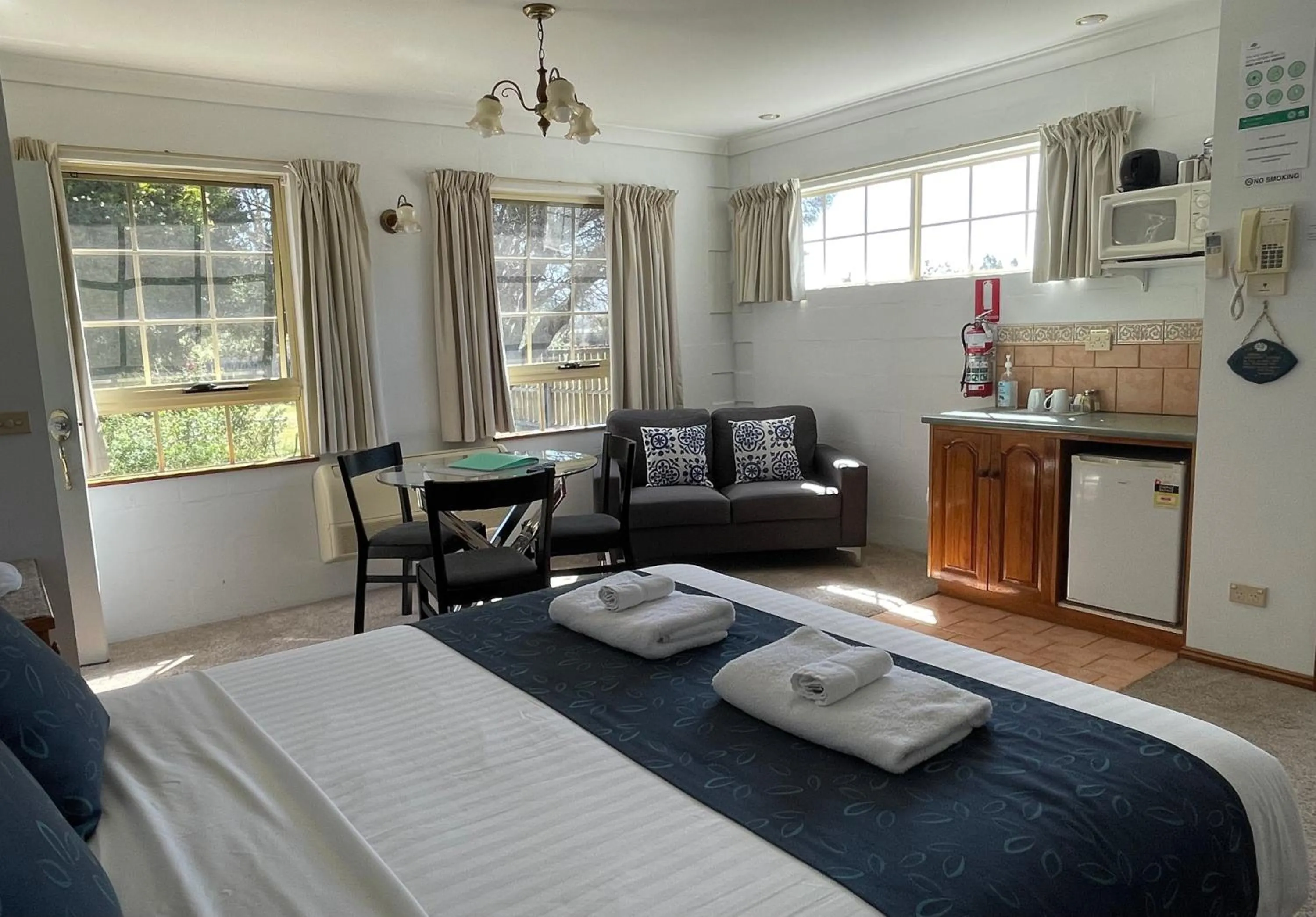 Bed in Swansea Cottages & Lodge Suites