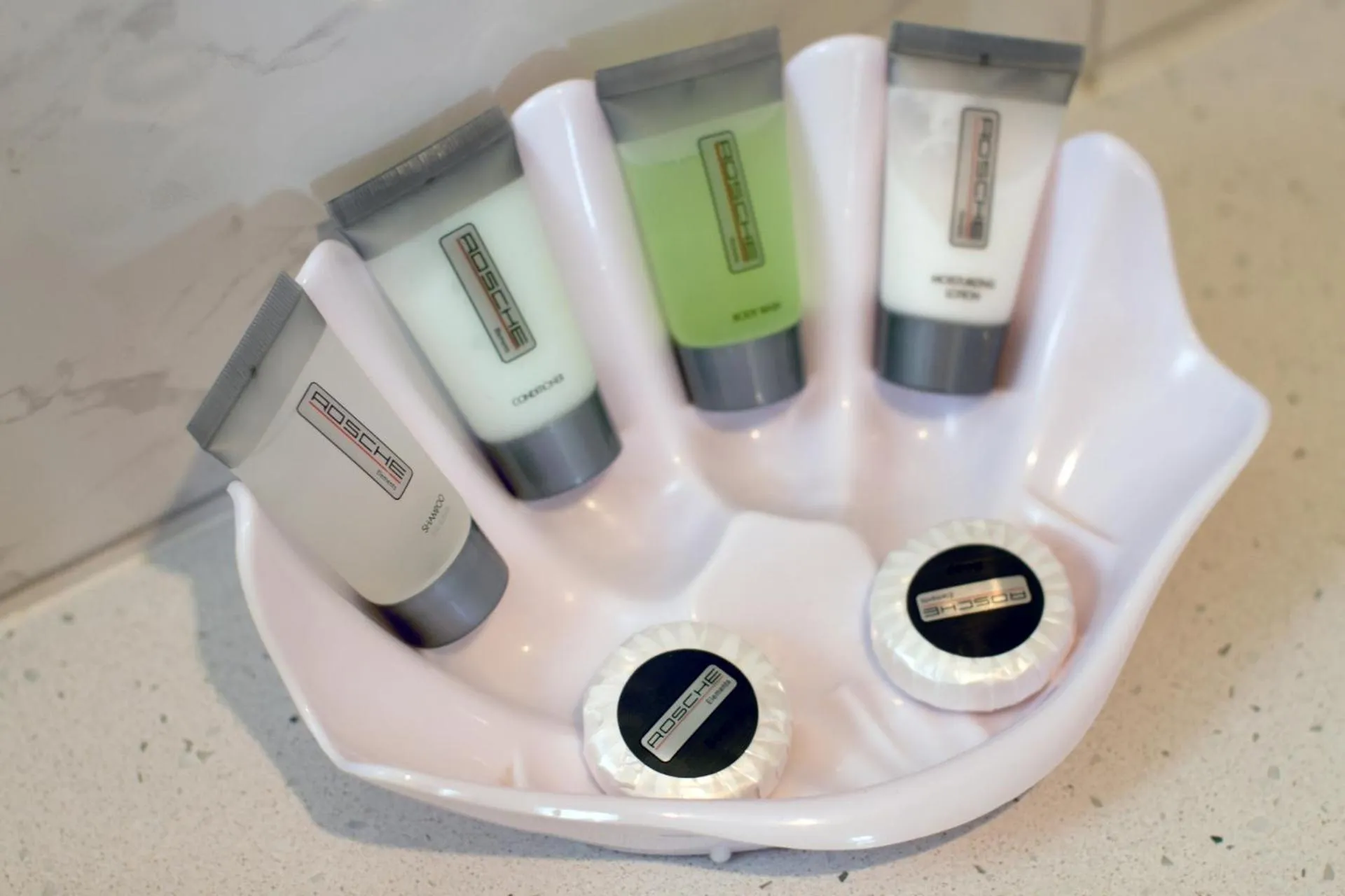 Bathroom in Swansea Cottages & Lodge Suites