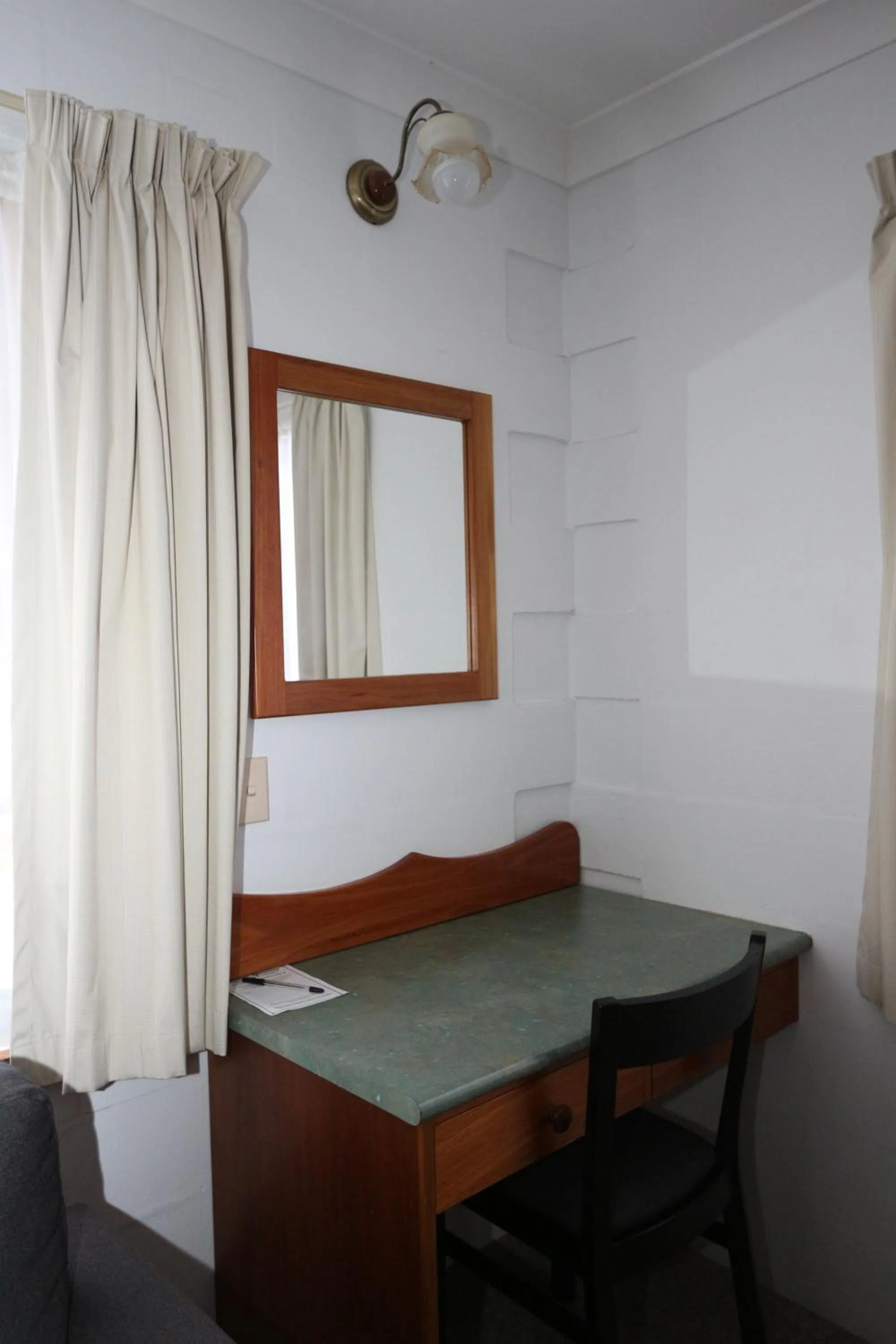 Area and facilities in Swansea Cottages & Lodge Suites