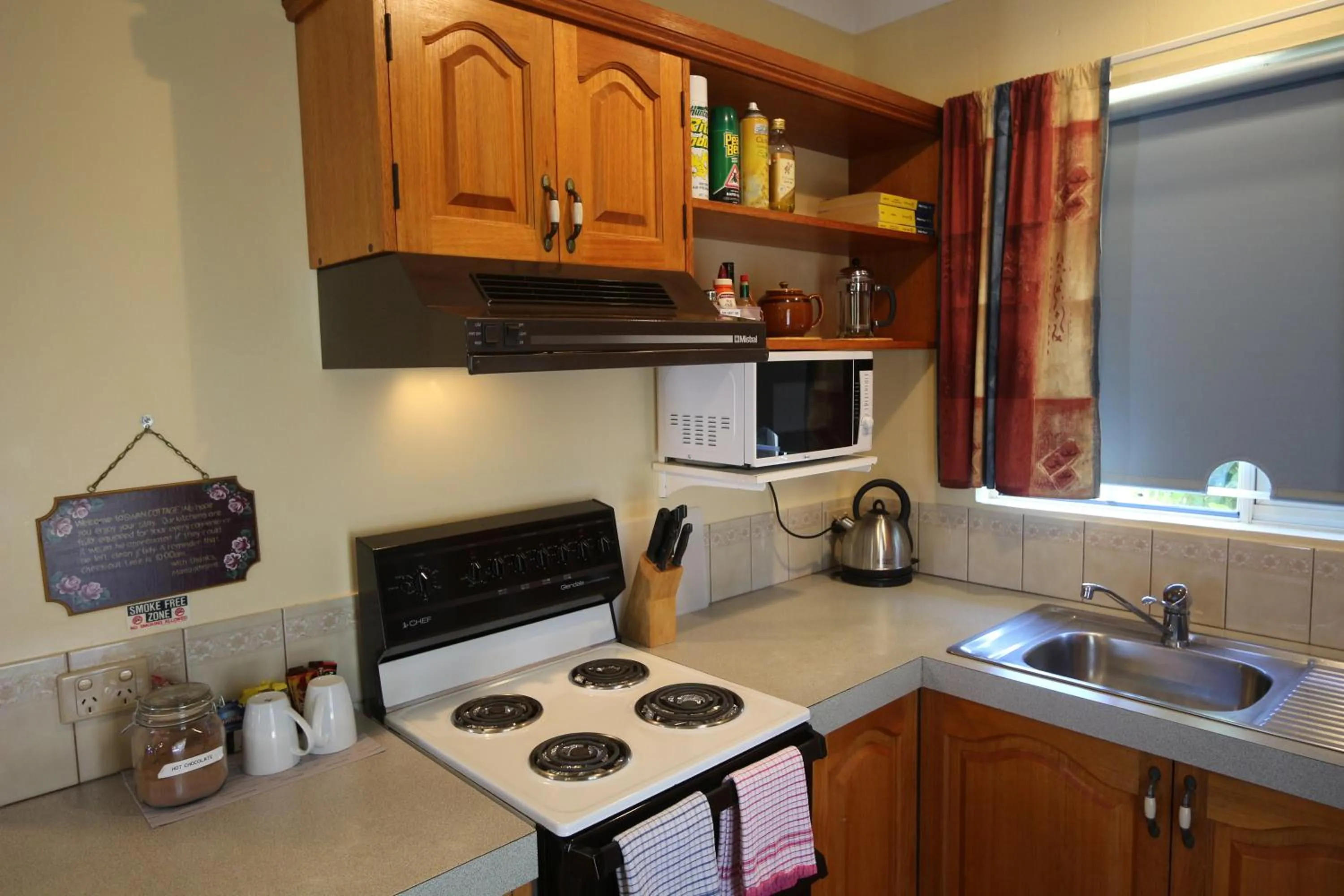 Kitchen or kitchenette in Swansea Cottages & Lodge Suites