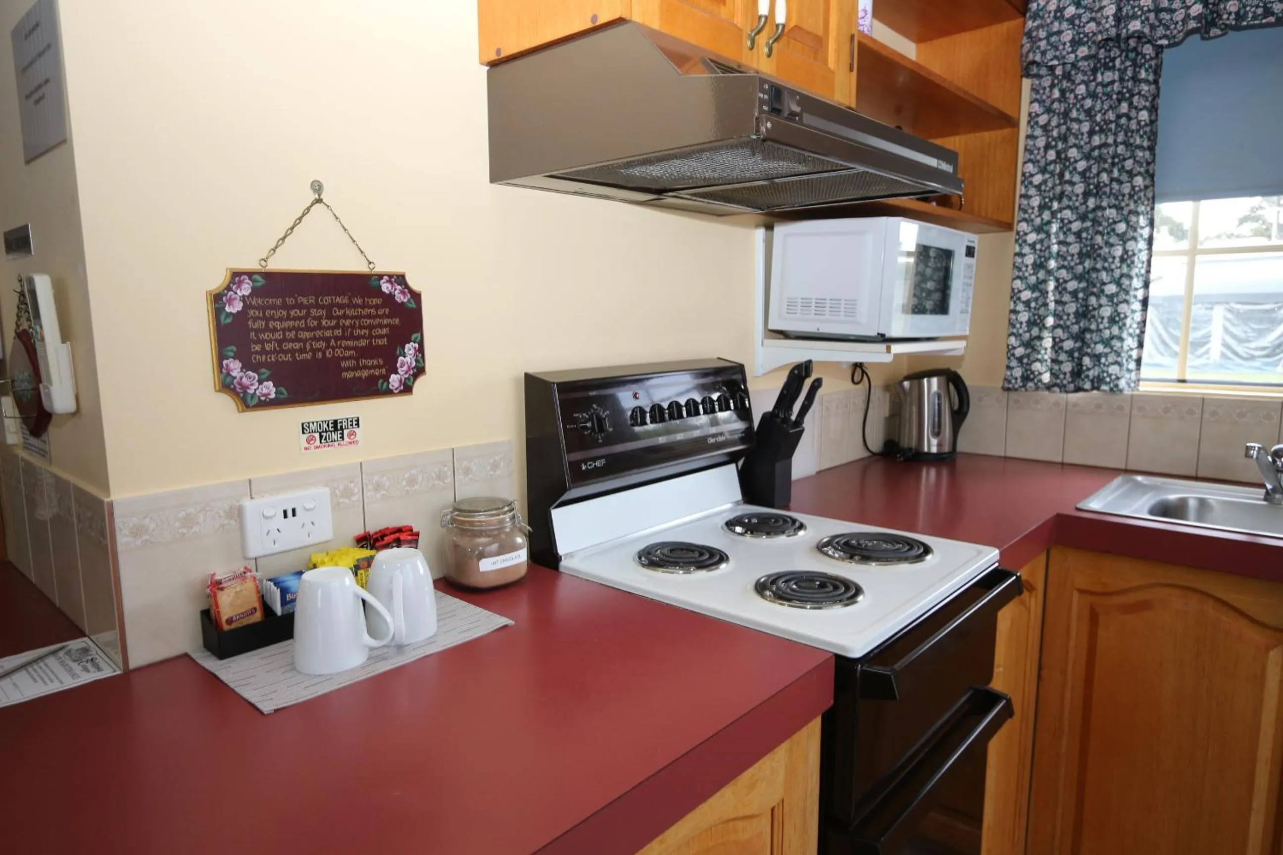 Kitchen or kitchenette in Swansea Cottages & Lodge Suites