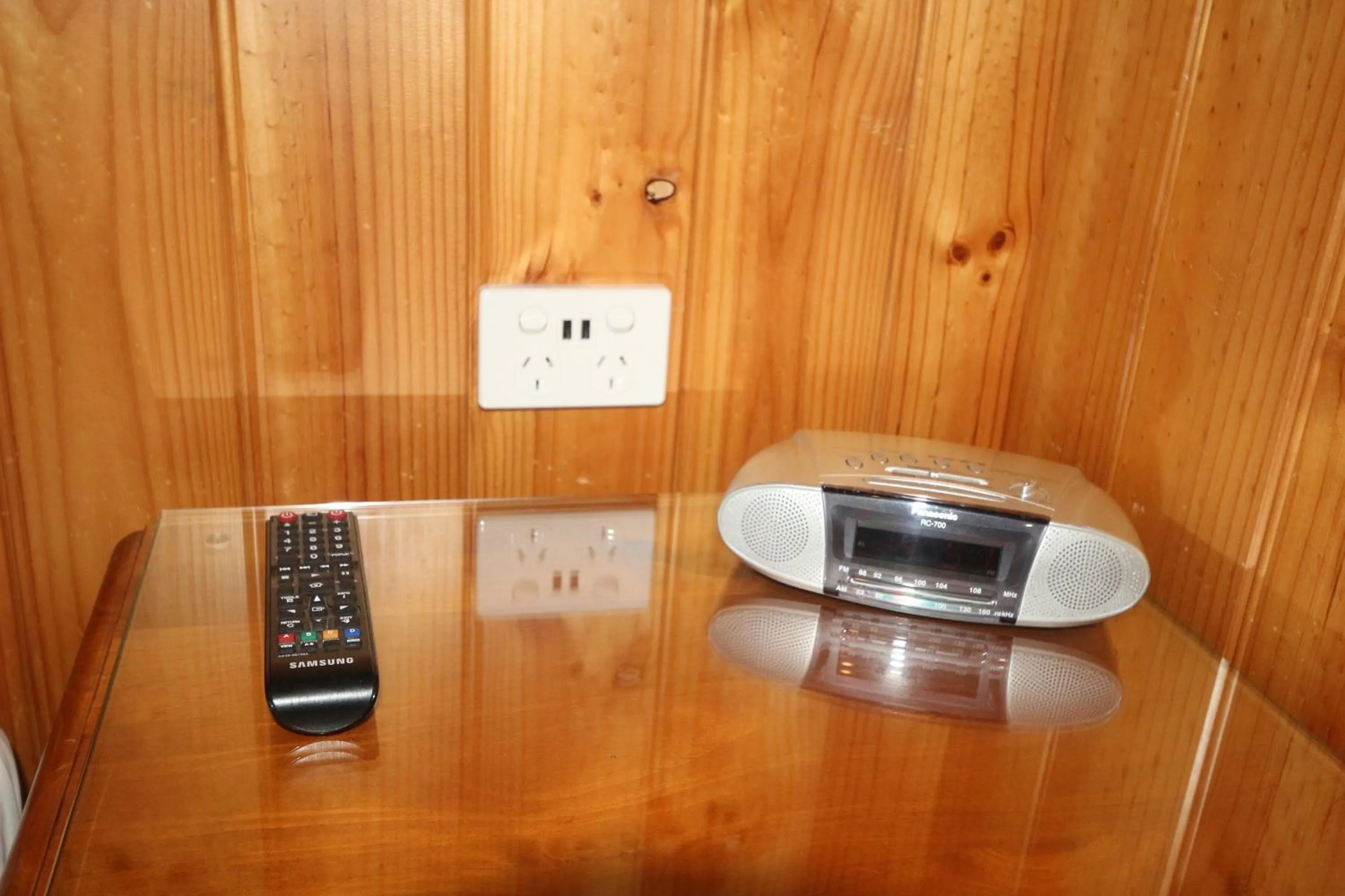 TV and multimedia in Swansea Cottages & Lodge Suites