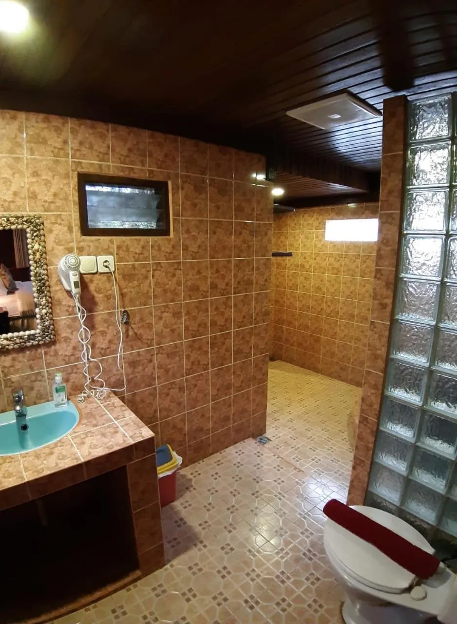 Bathroom in Highland Resort & Nature Tours