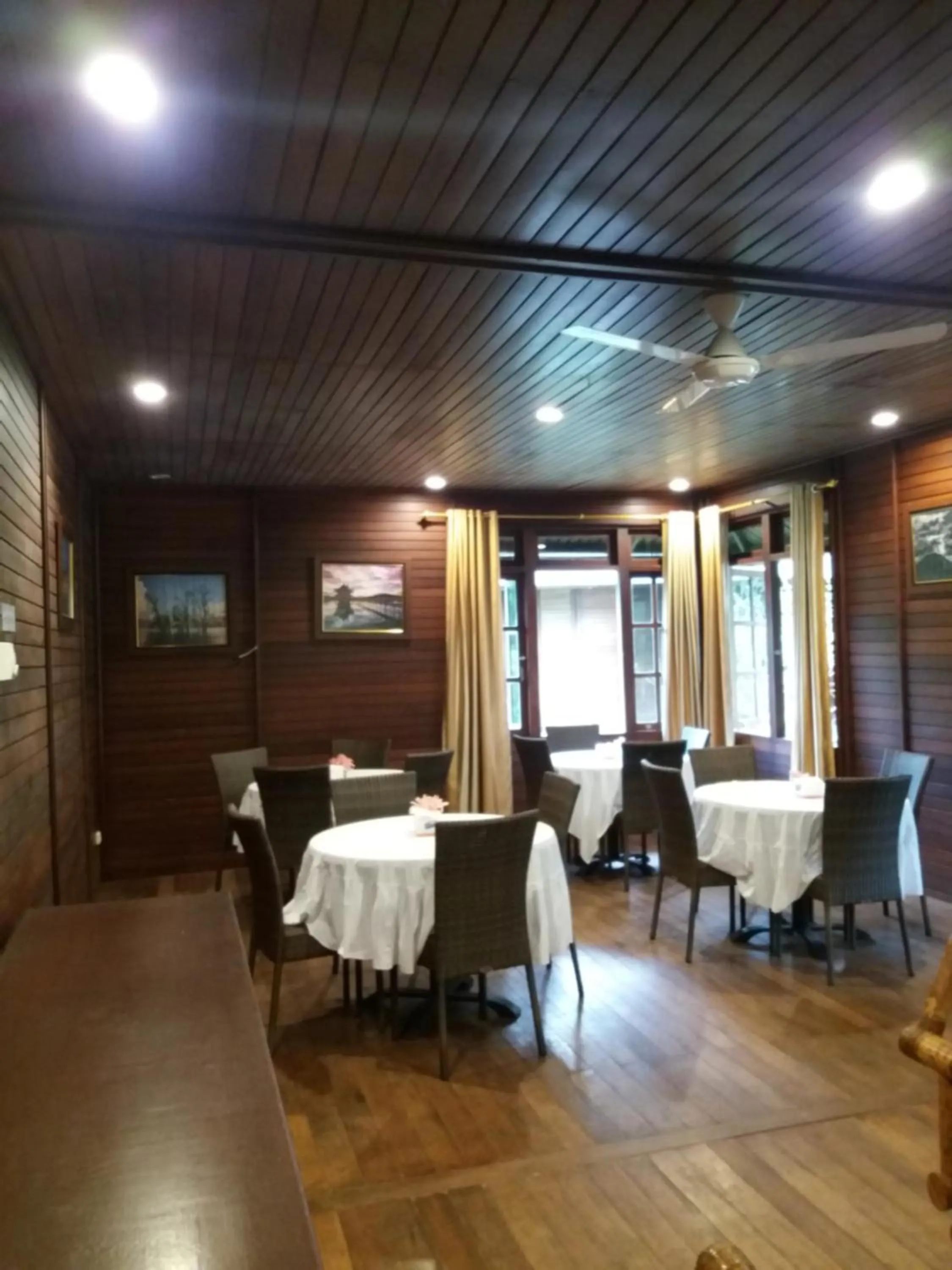 Restaurant/places to eat in Highland Resort & Nature Tours