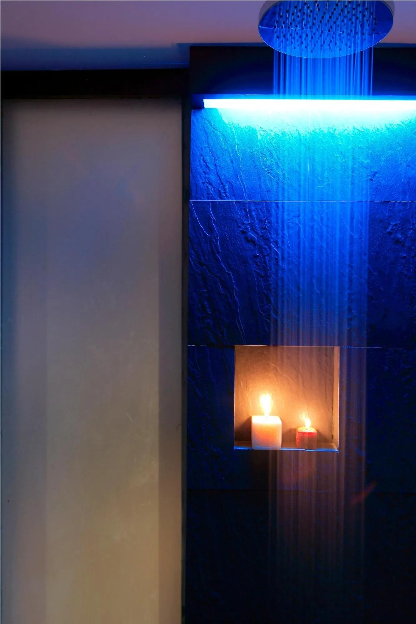 Shower in Bangkok Inter Place