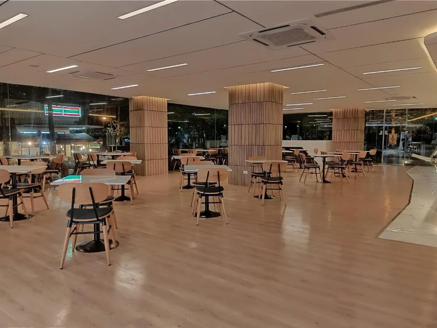 Restaurant/places to eat in Bangkok Inter Place