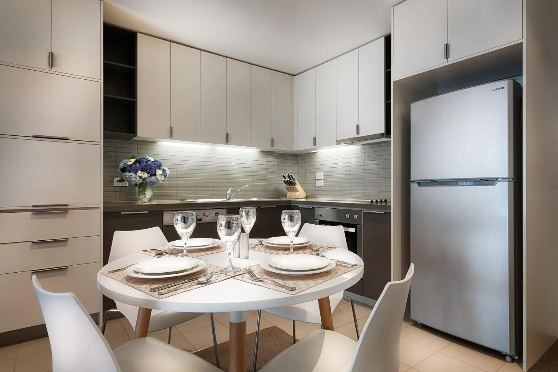 Kitchen or kitchenette in Caroline Serviced Apartments Brighton