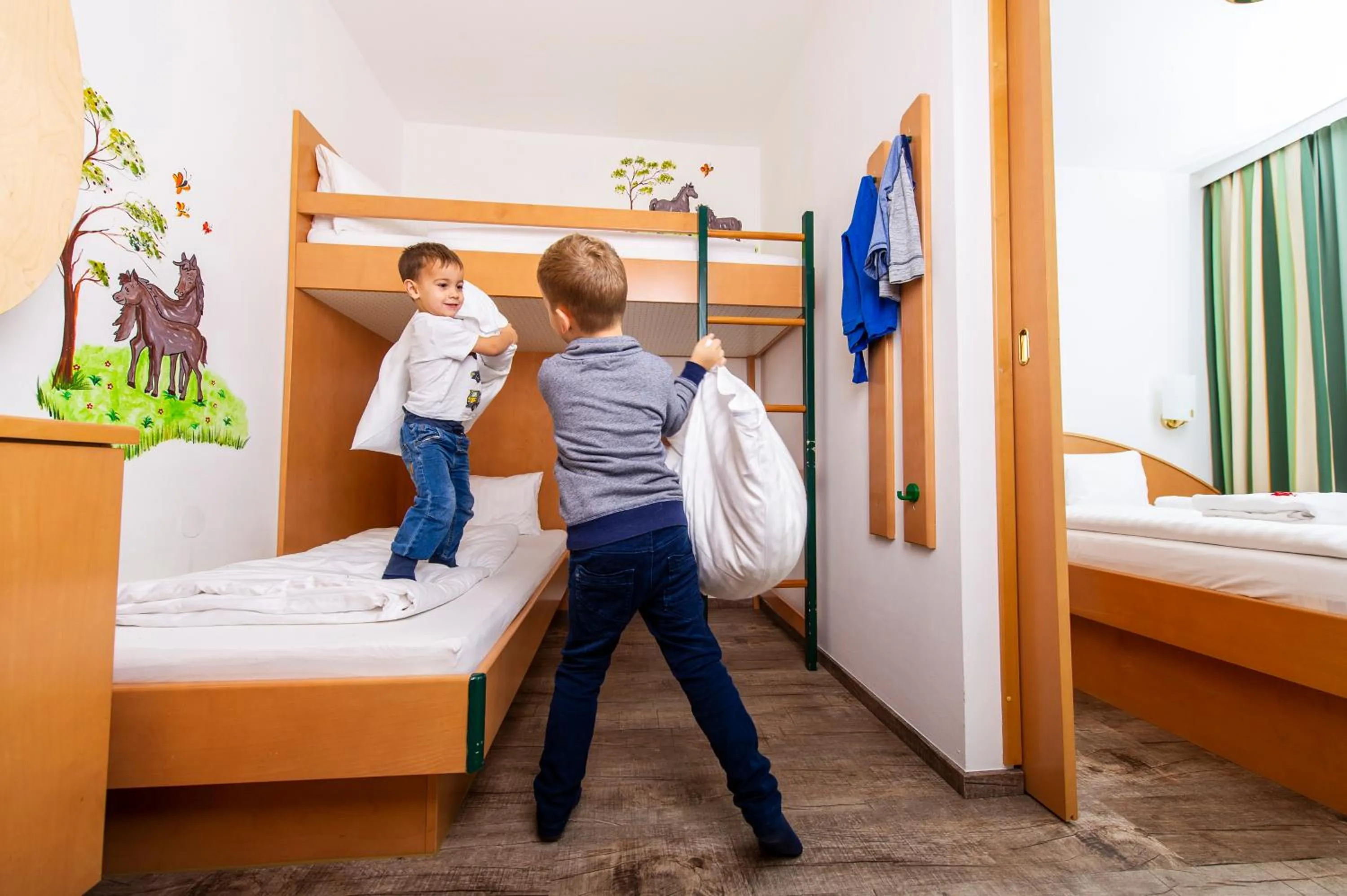 People, Bed in Hotel Xylophon - inklusive Thermeneintritte