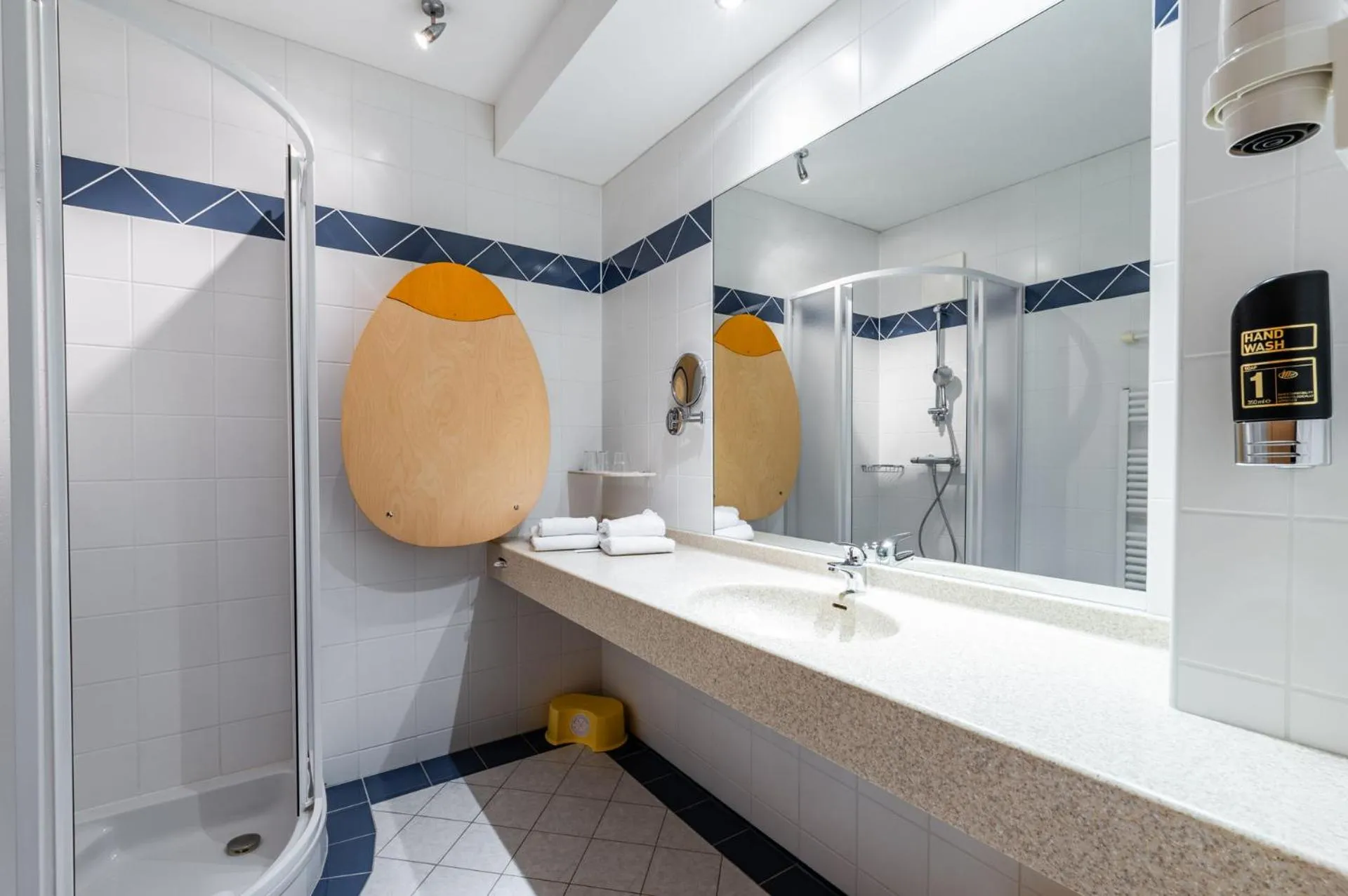 Shower in Hotel Xylophon - inklusive Thermeneintritte