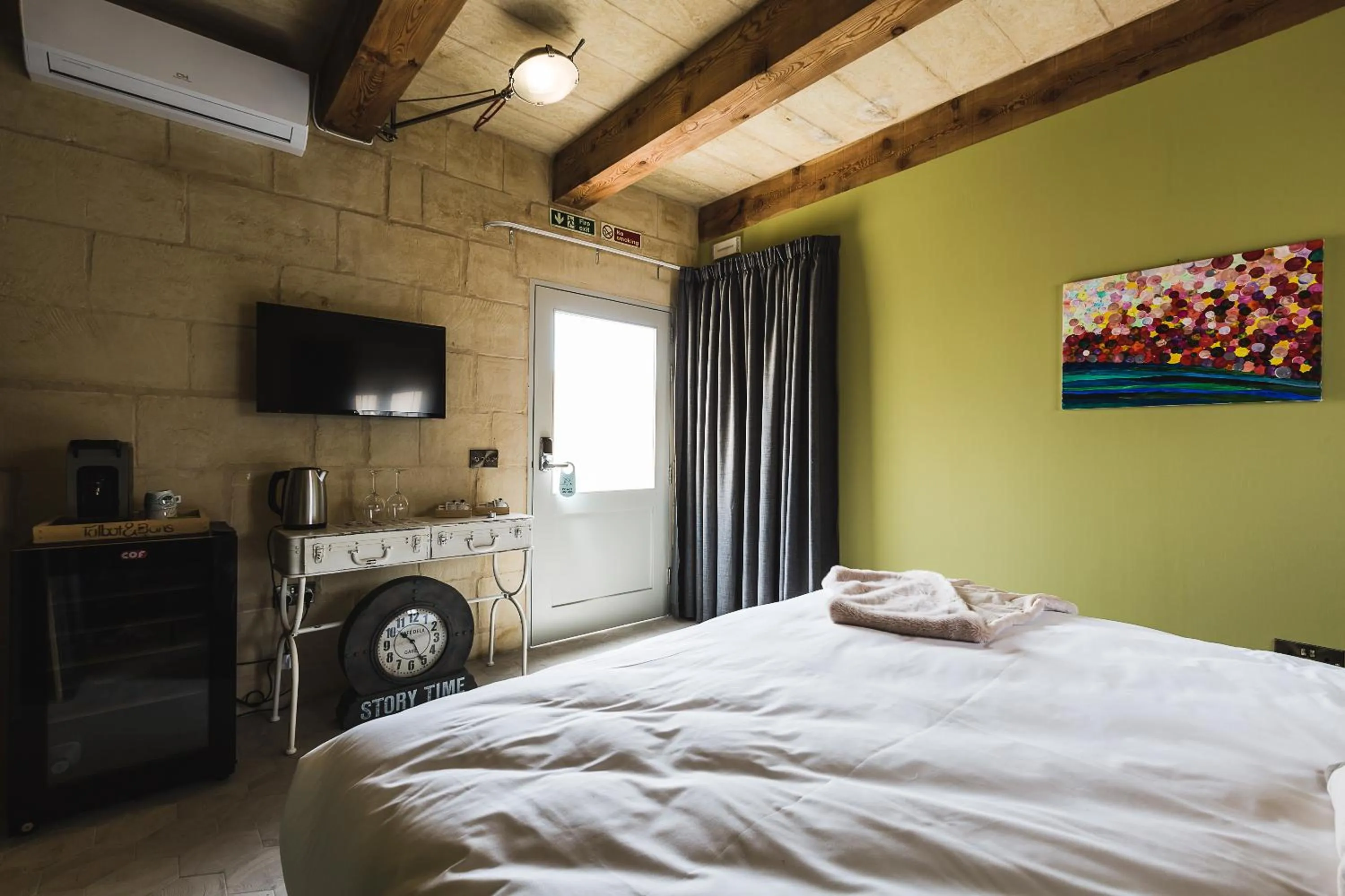 Bed in Talbot & Bons Bed & Breakfast