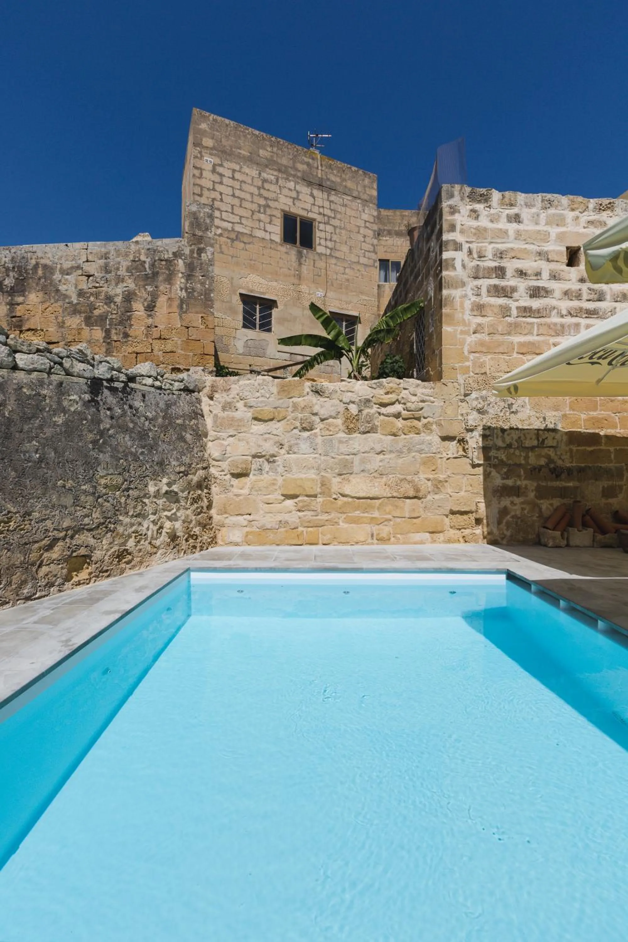 Swimming pool in Talbot & Bons Bed & Breakfast