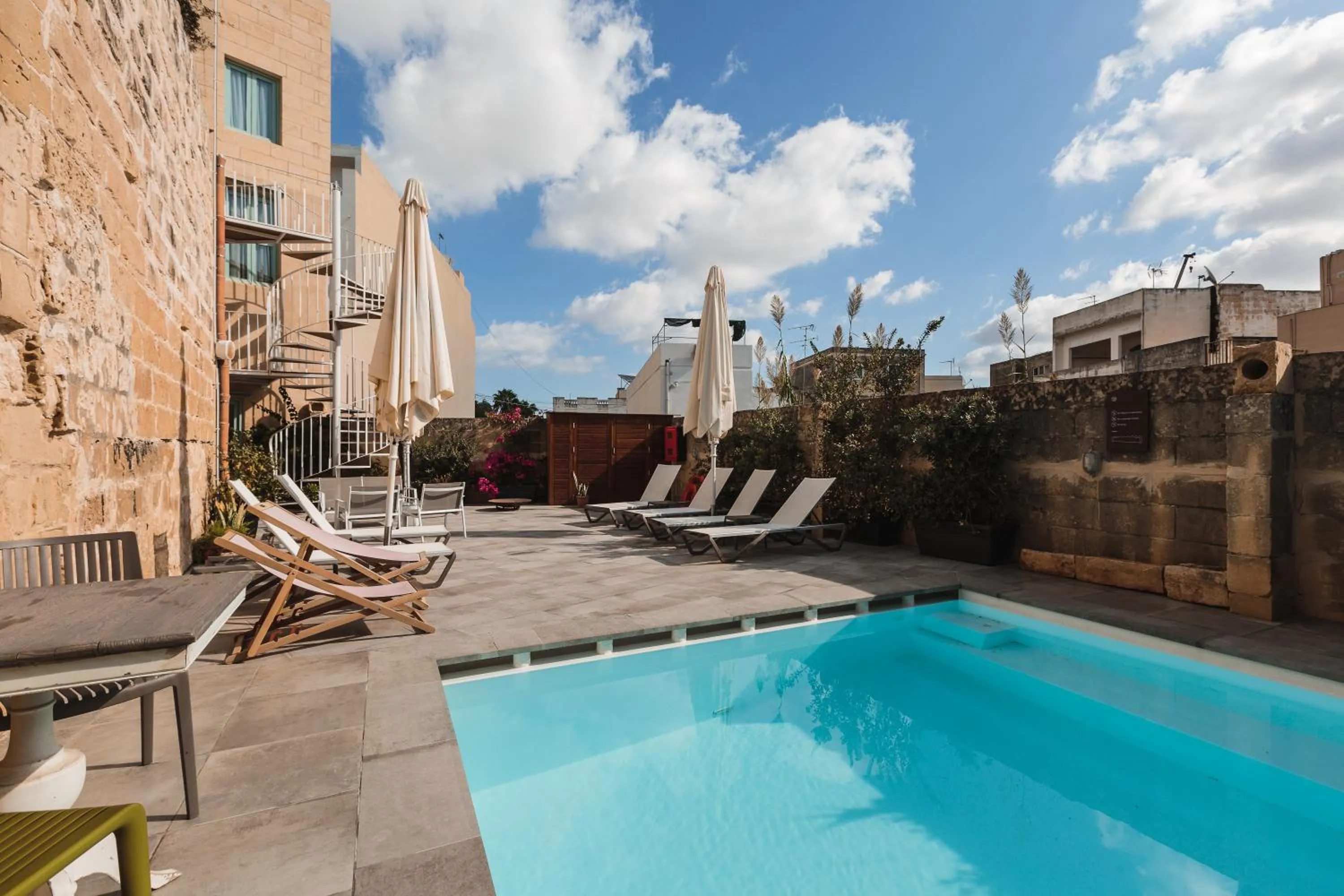 Swimming pool in Talbot & Bons Bed & Breakfast