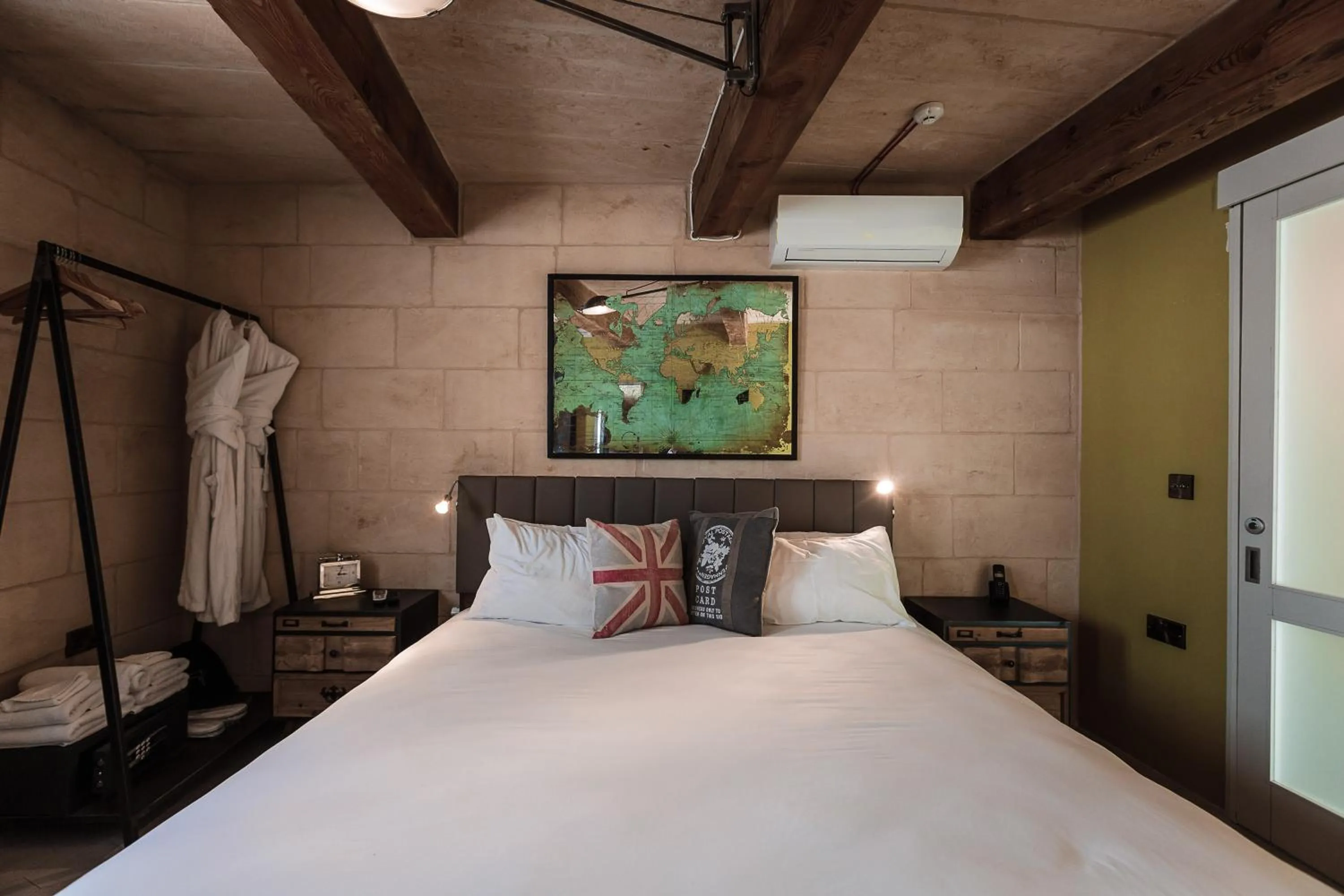 Bed in Talbot & Bons Bed & Breakfast