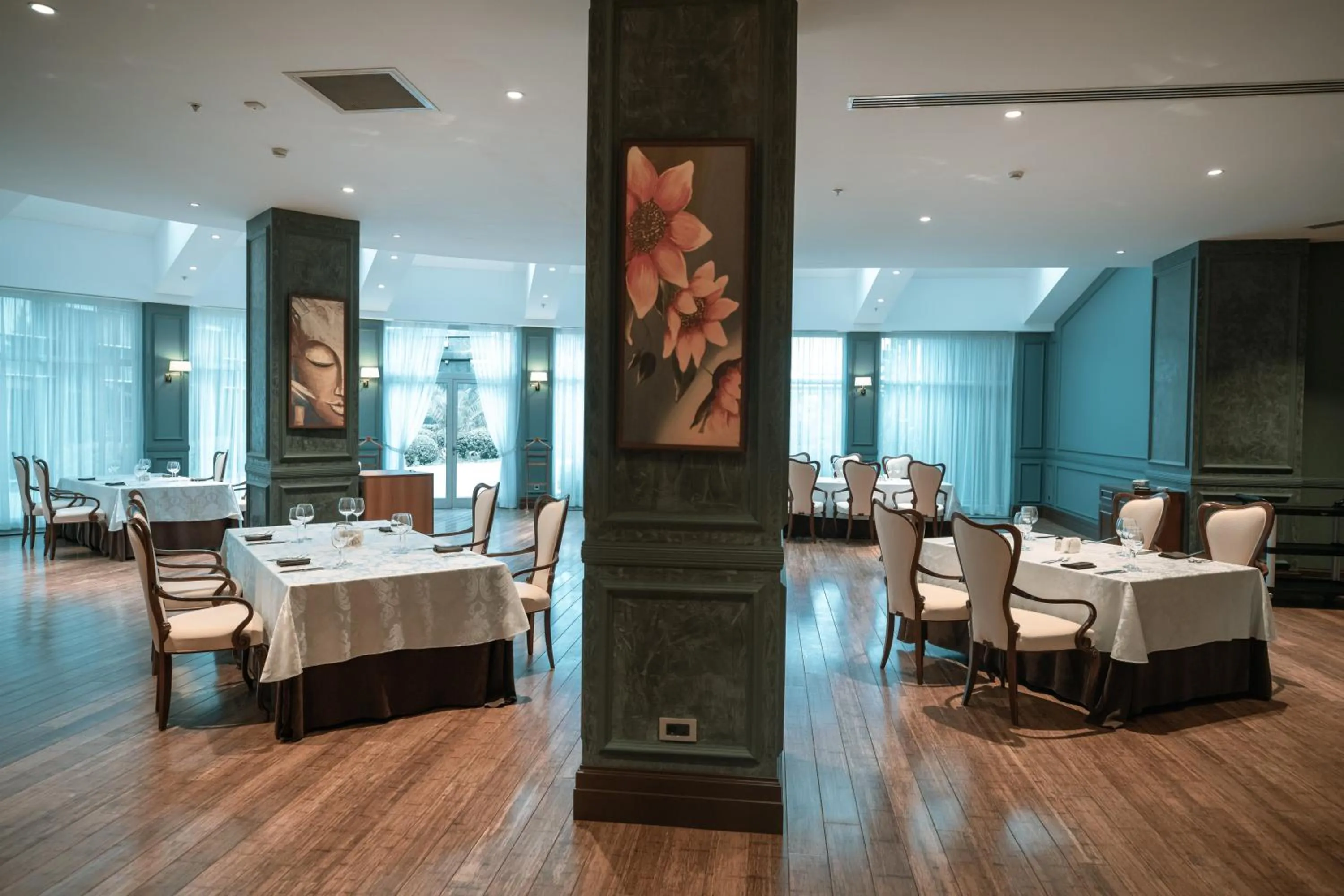 Restaurant/places to eat in FLY INN BAKU