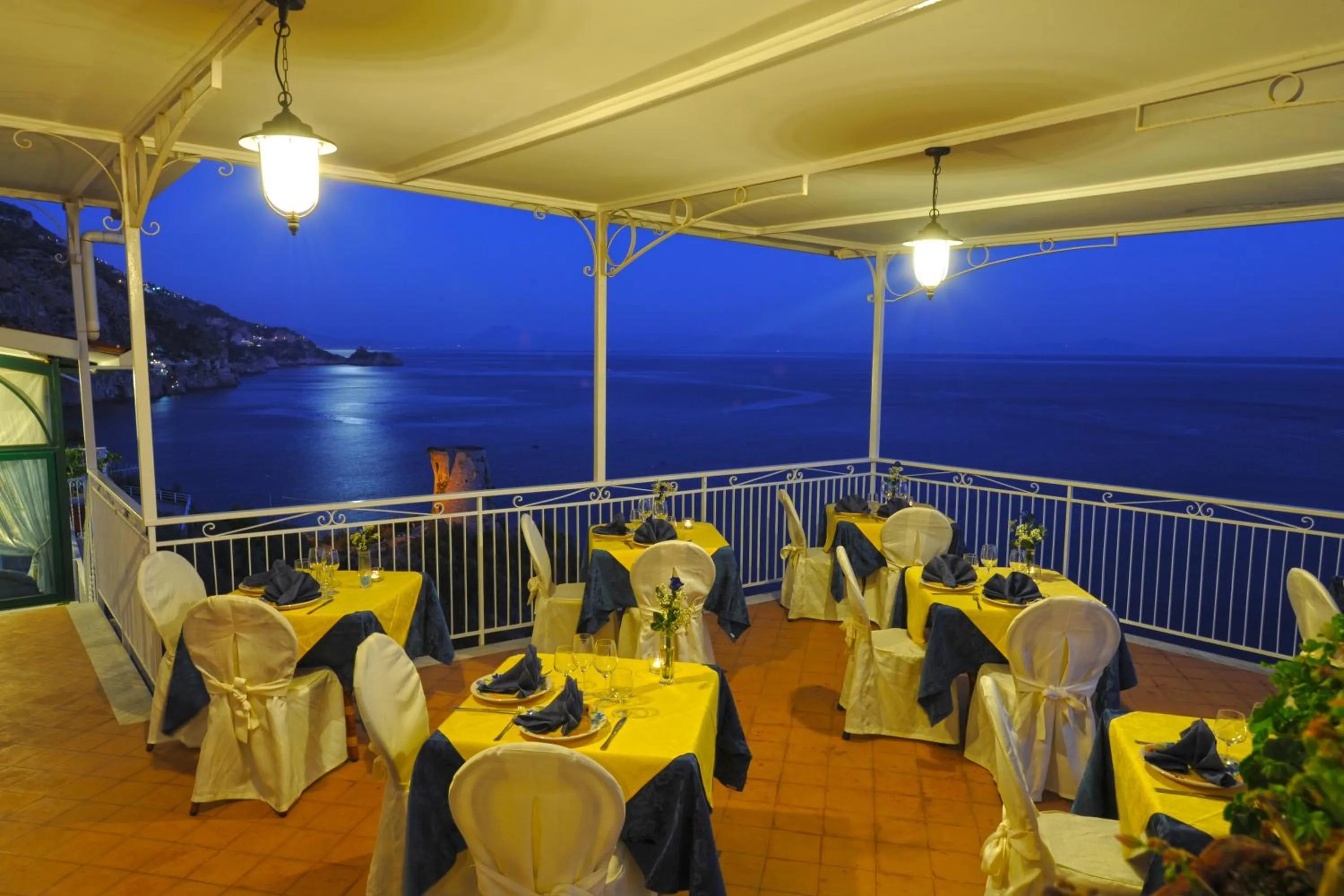 Restaurant/places to eat in Hotel Torre Saracena