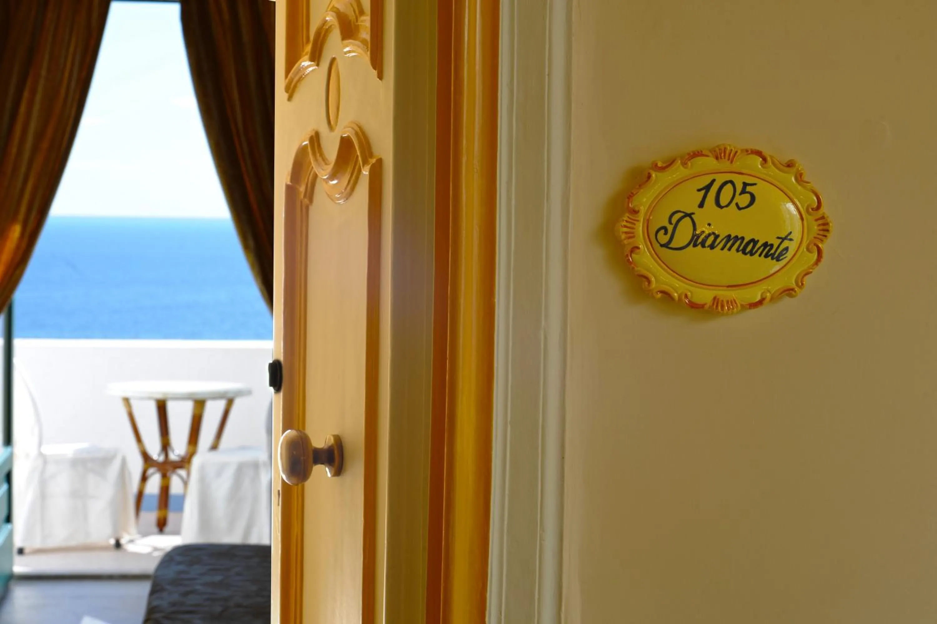 Photo of the whole room in Hotel Torre Saracena