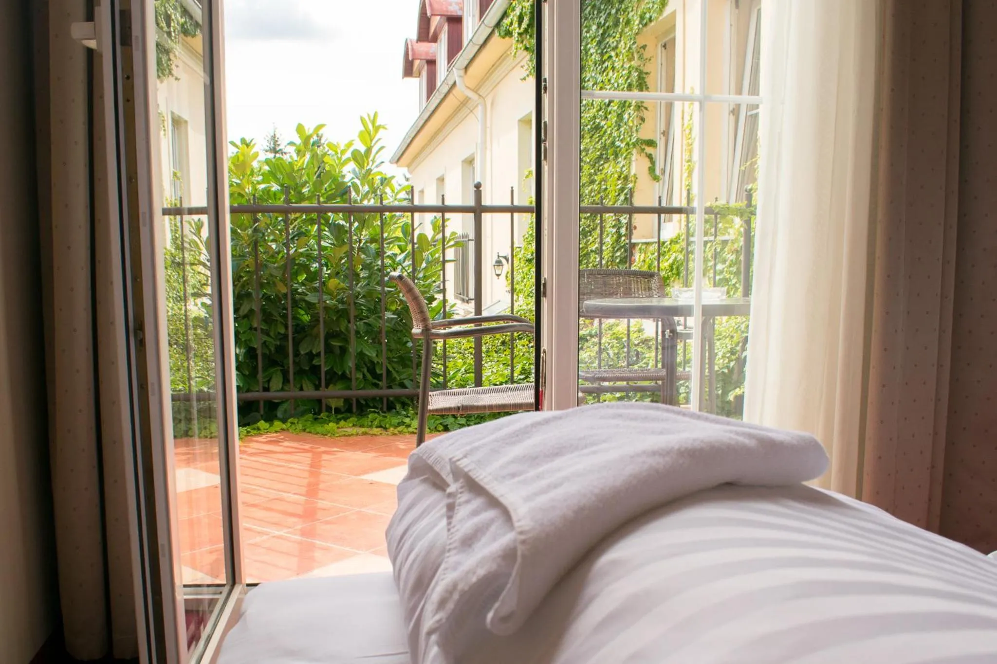 Garden view, Bed in P4W Hotel Residence Szombathely
