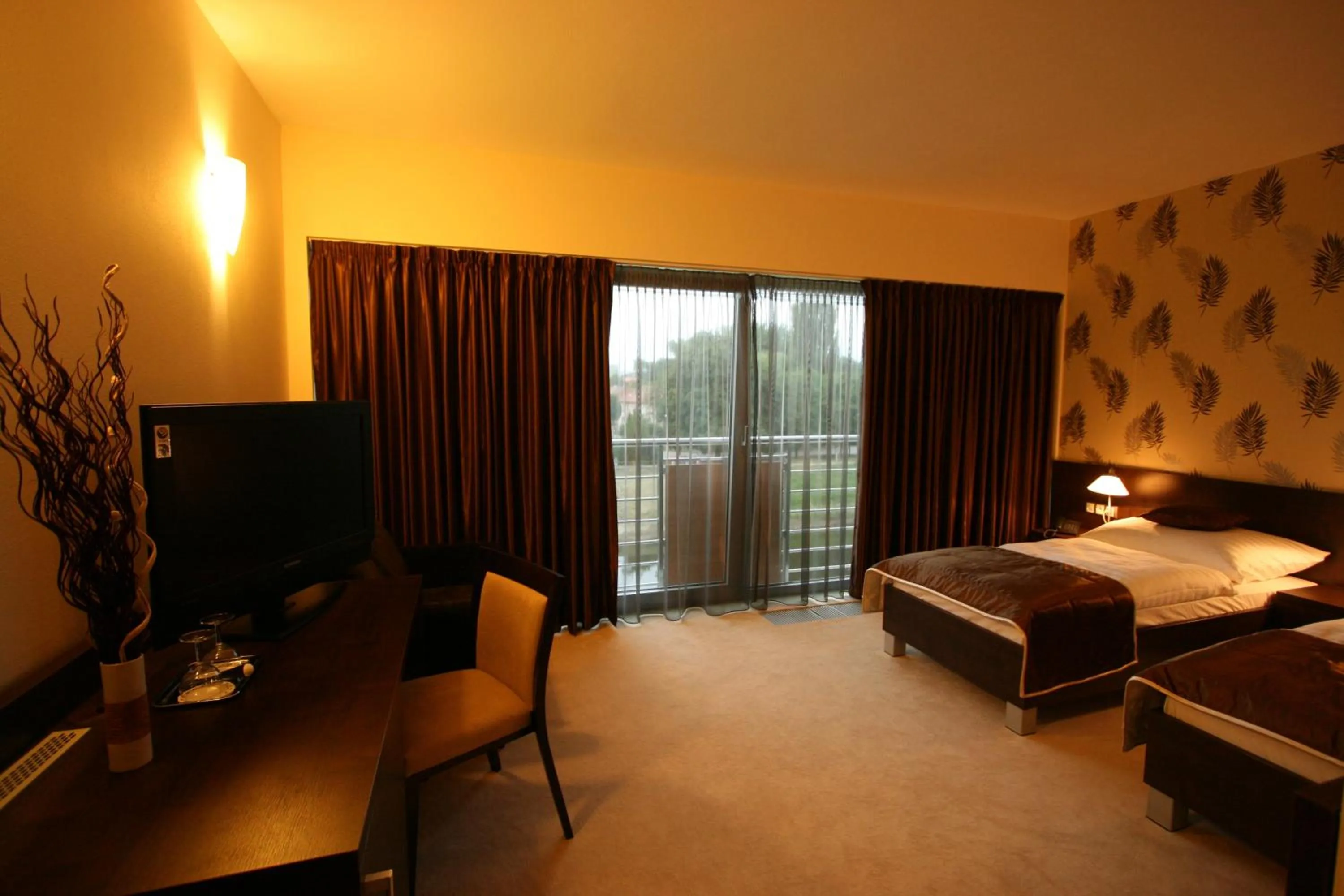Photo of the whole room, Bed in Hotel River