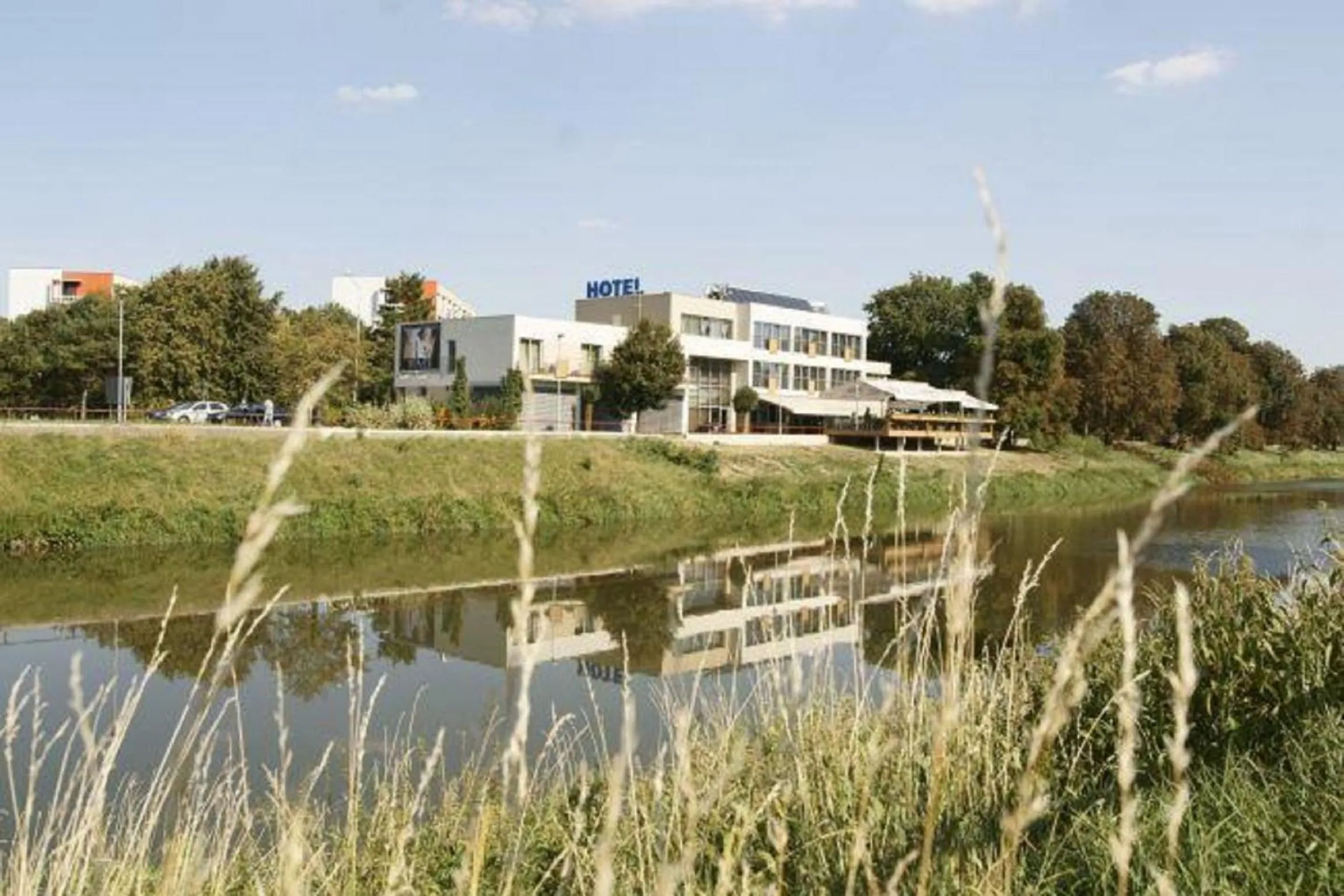 Facade/entrance in Hotel River