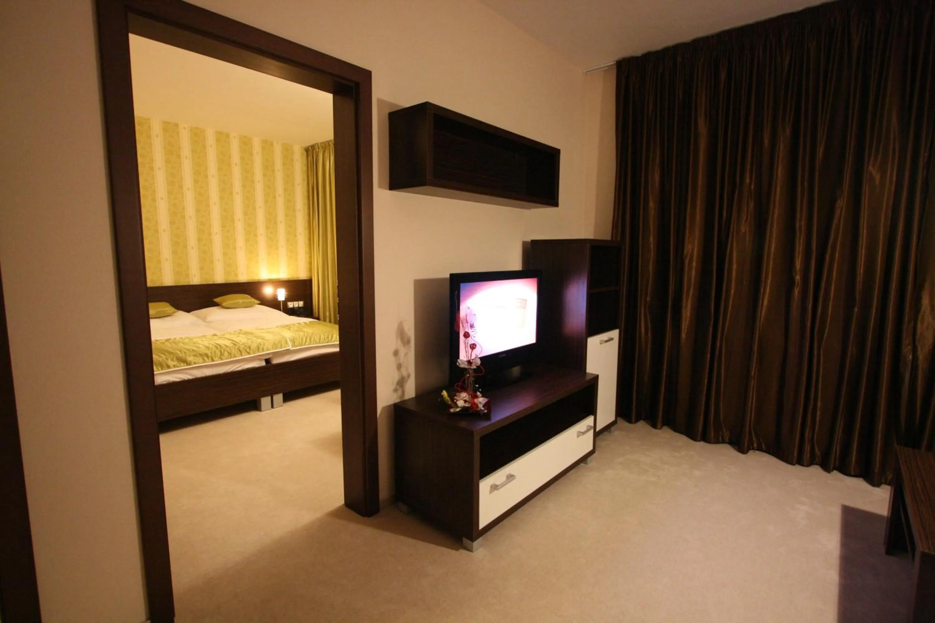 Photo of the whole room, Bed in Hotel River