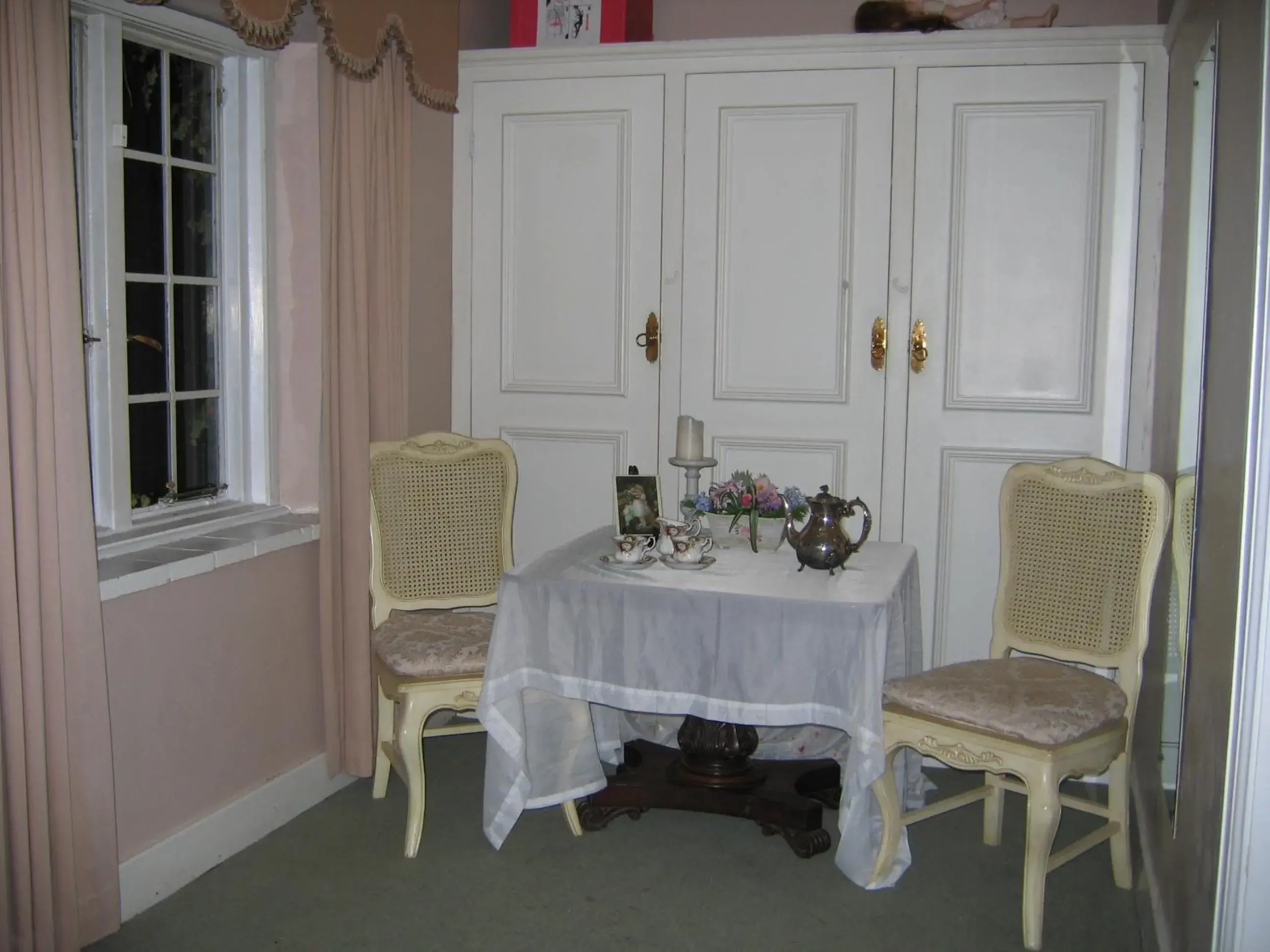 Deluxe Queen Suite in Villa Victoria executive Guest House Deluxe Queen Suite in Villa Victoria executive Guest House