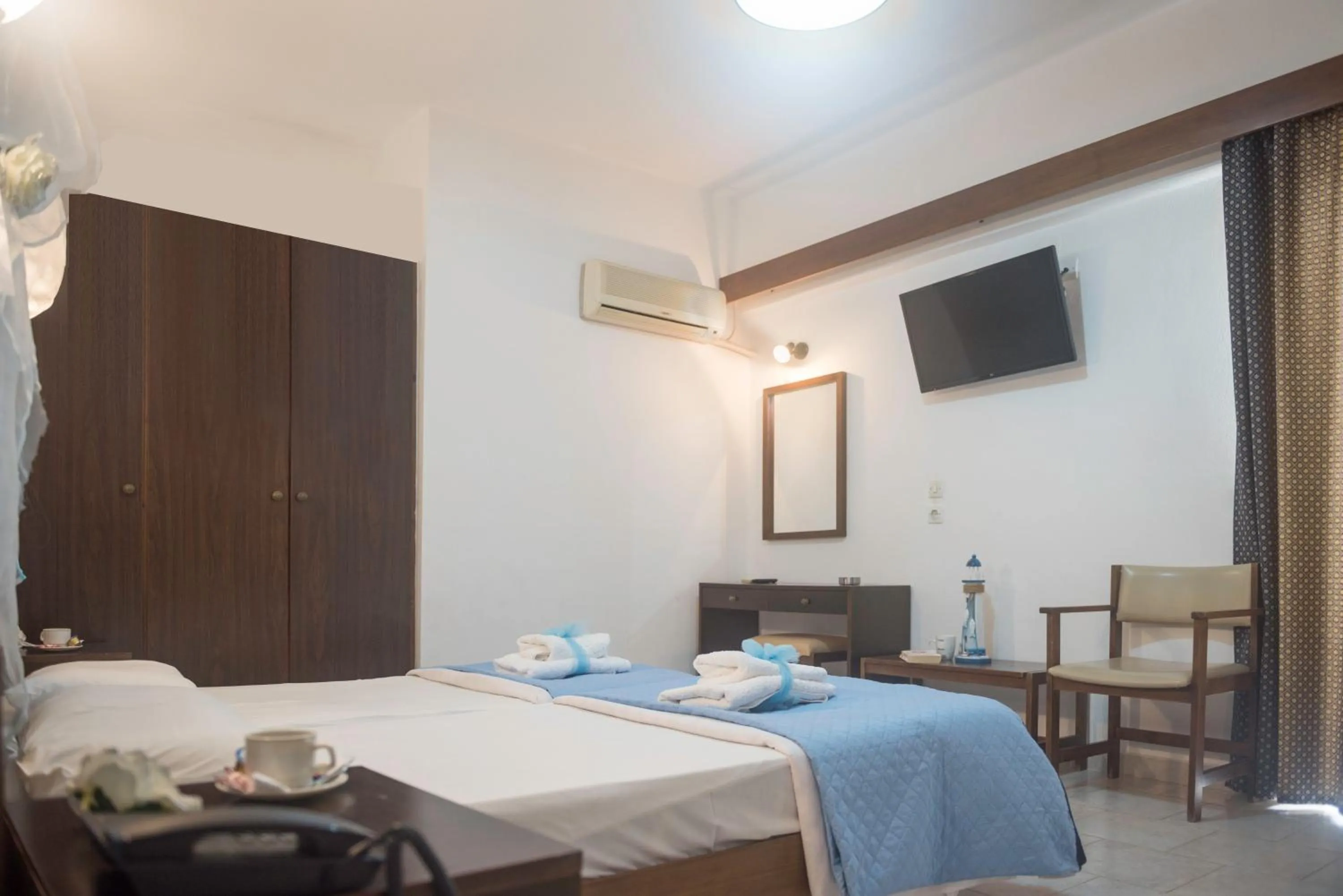 TV and multimedia, Bed in Antonios Hotel