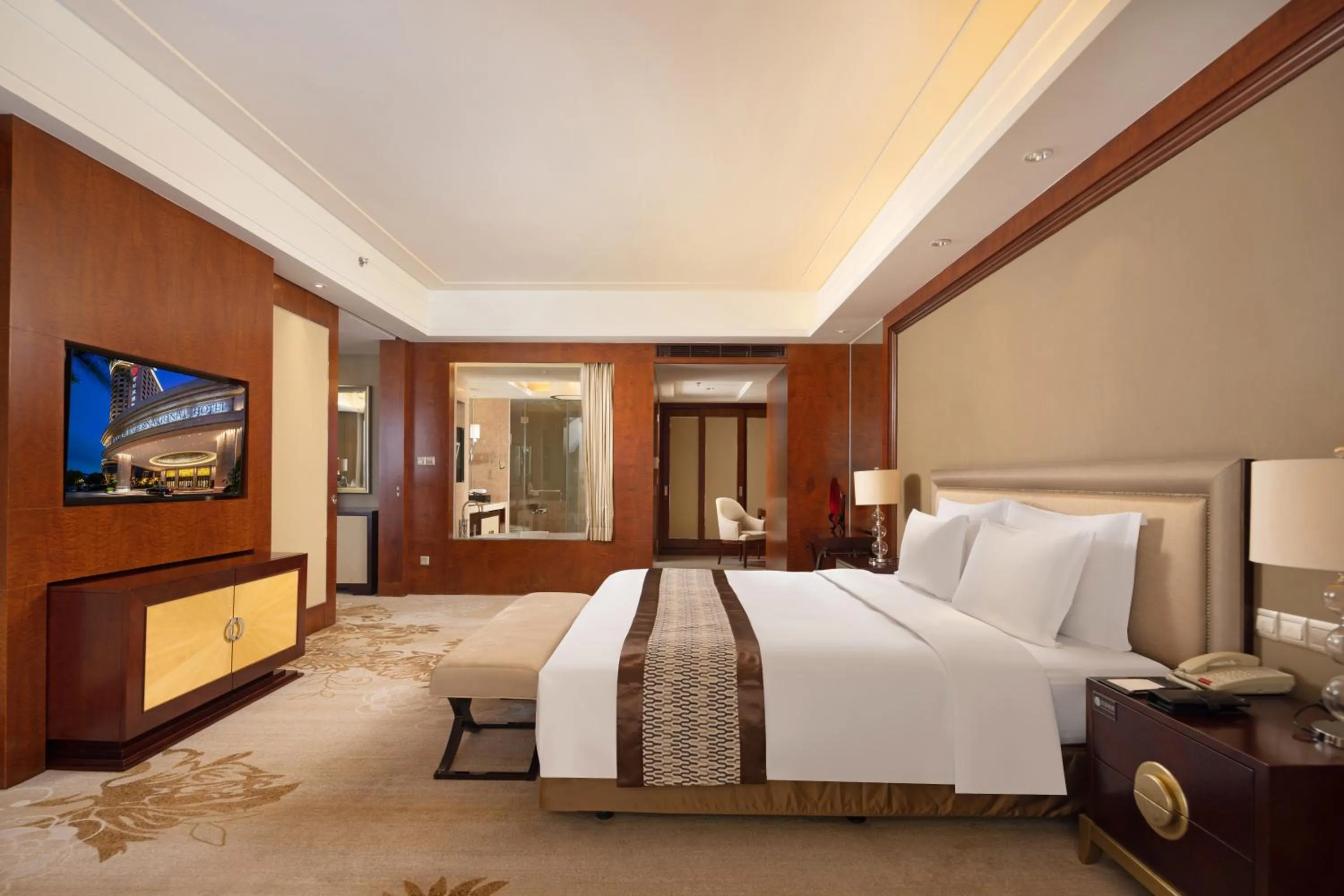 Photo of the whole room, Bed in Shenzhen Baolilai International Hotel (Baoan, Fuyong)