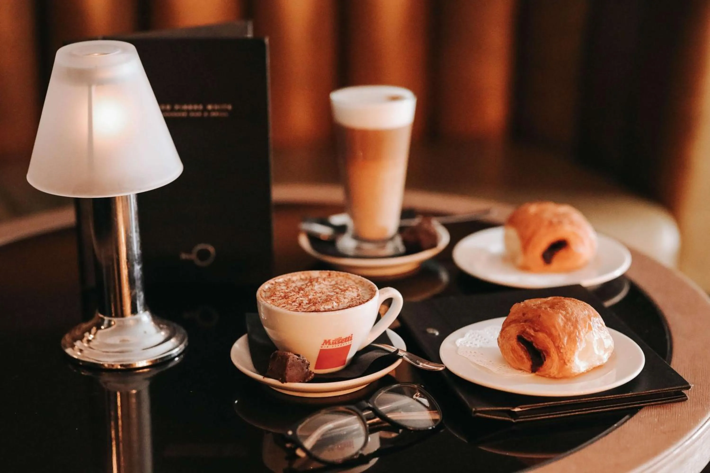 Lounge or bar in DoubleTree by Hilton Bristol South - Cadbury House